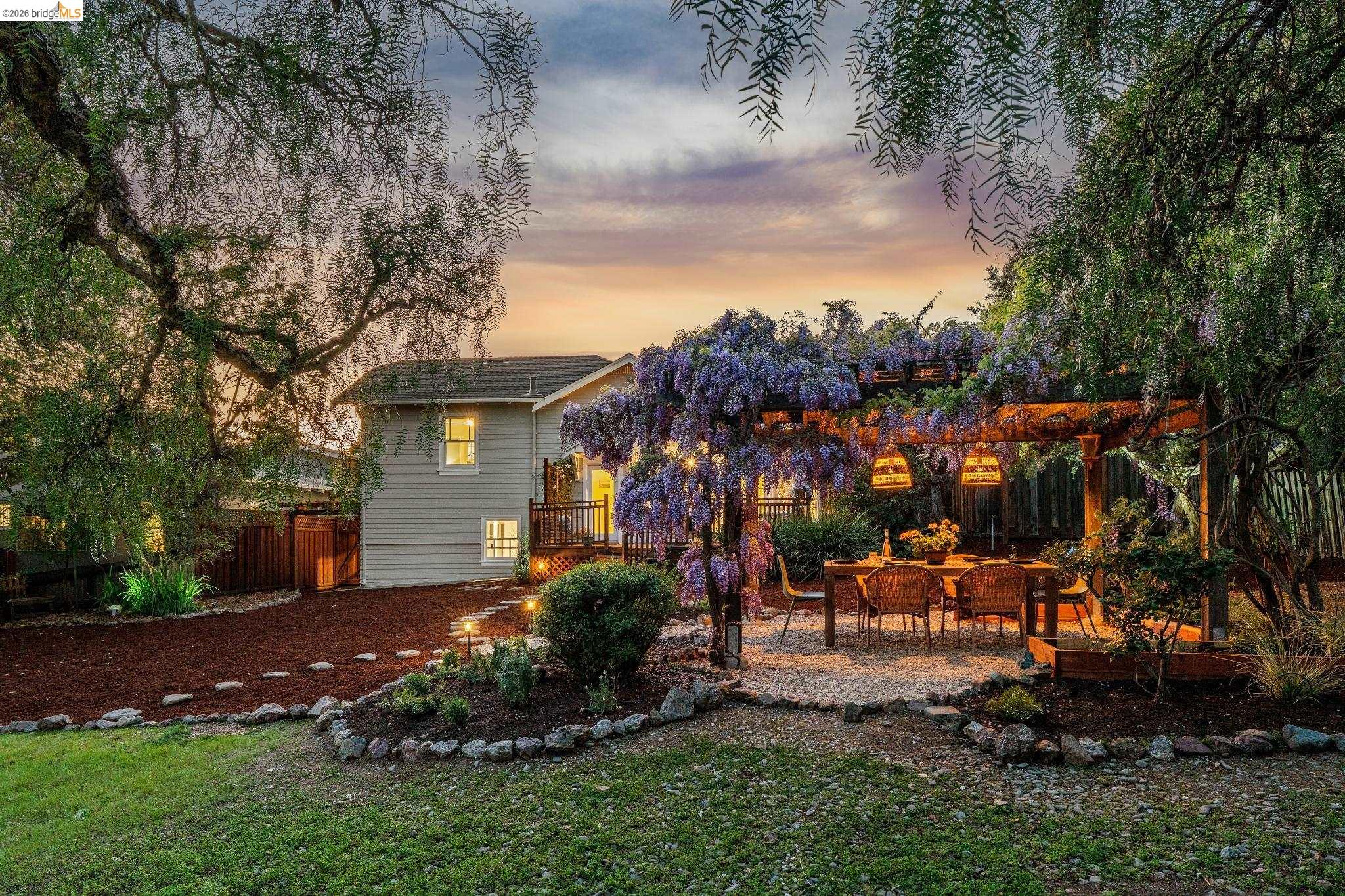 Detail Gallery Image 49 of 60 For 3862 Lyman Rd, Oakland,  CA 94602 - 3 Beds | 1 Baths