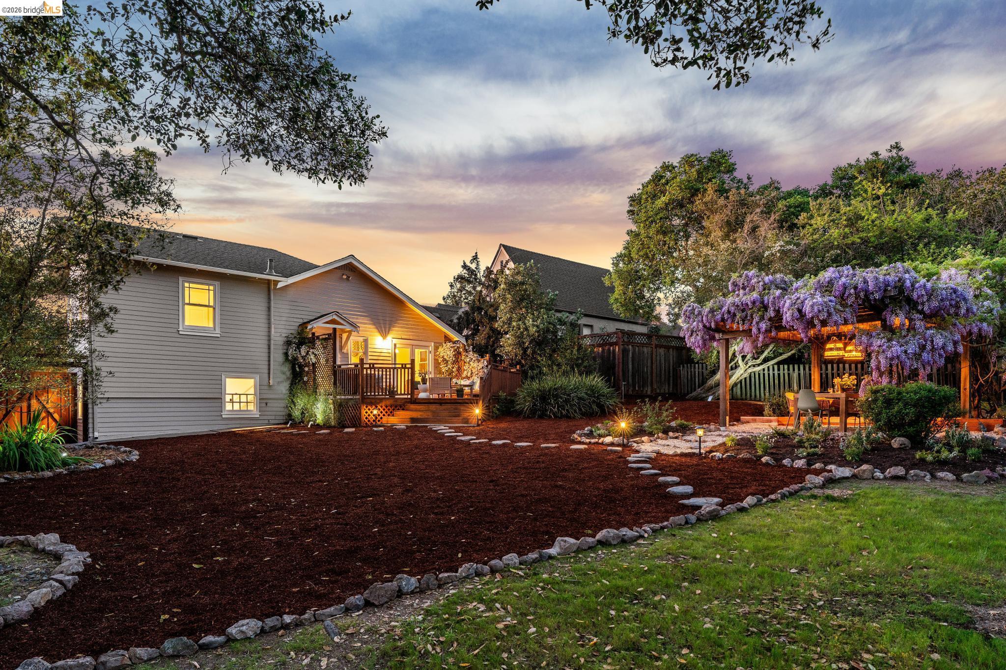 Detail Gallery Image 50 of 60 For 3862 Lyman Rd, Oakland,  CA 94602 - 3 Beds | 1 Baths