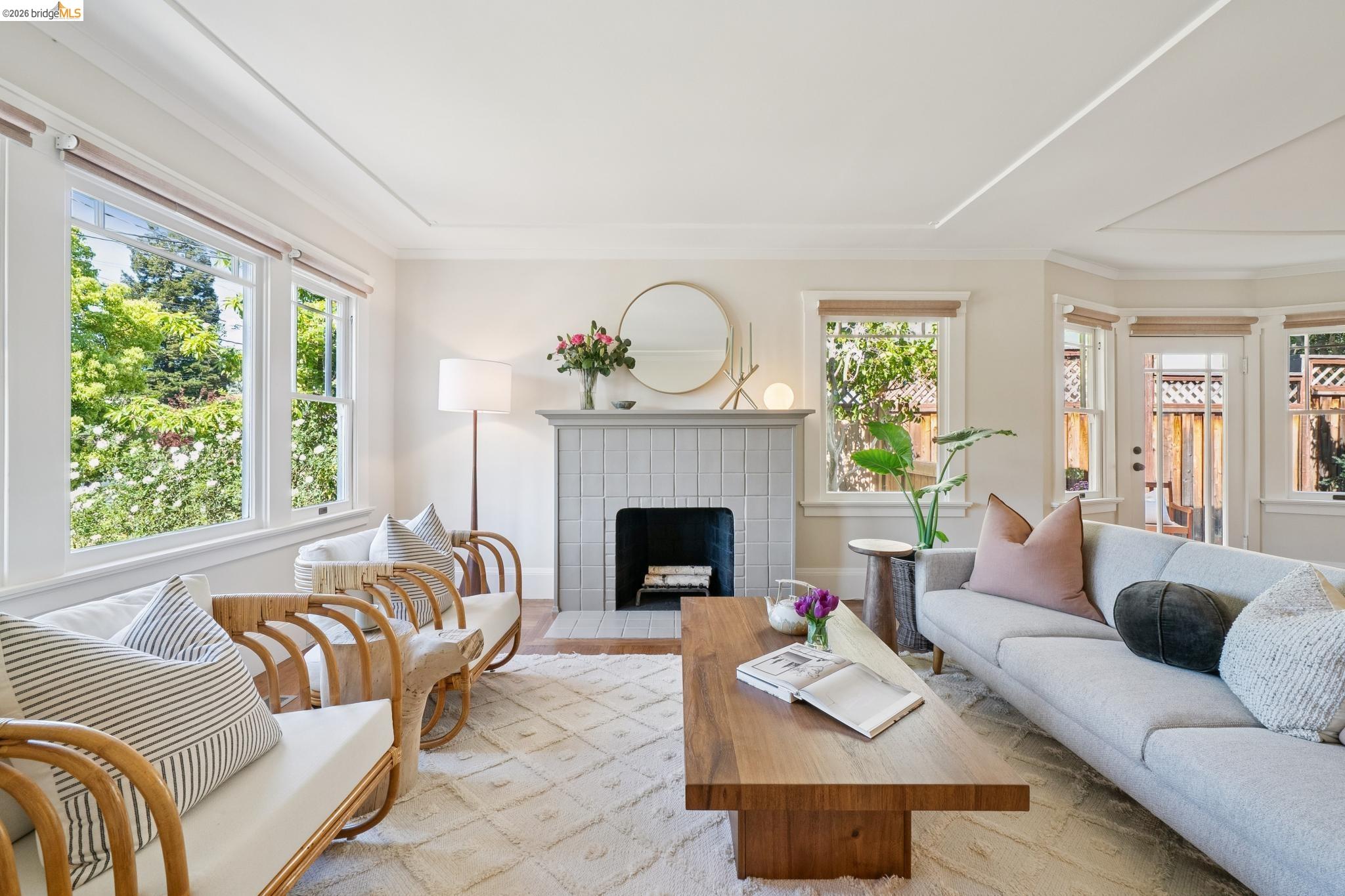 Detail Gallery Image 7 of 60 For 3862 Lyman Rd, Oakland,  CA 94602 - 3 Beds | 1 Baths