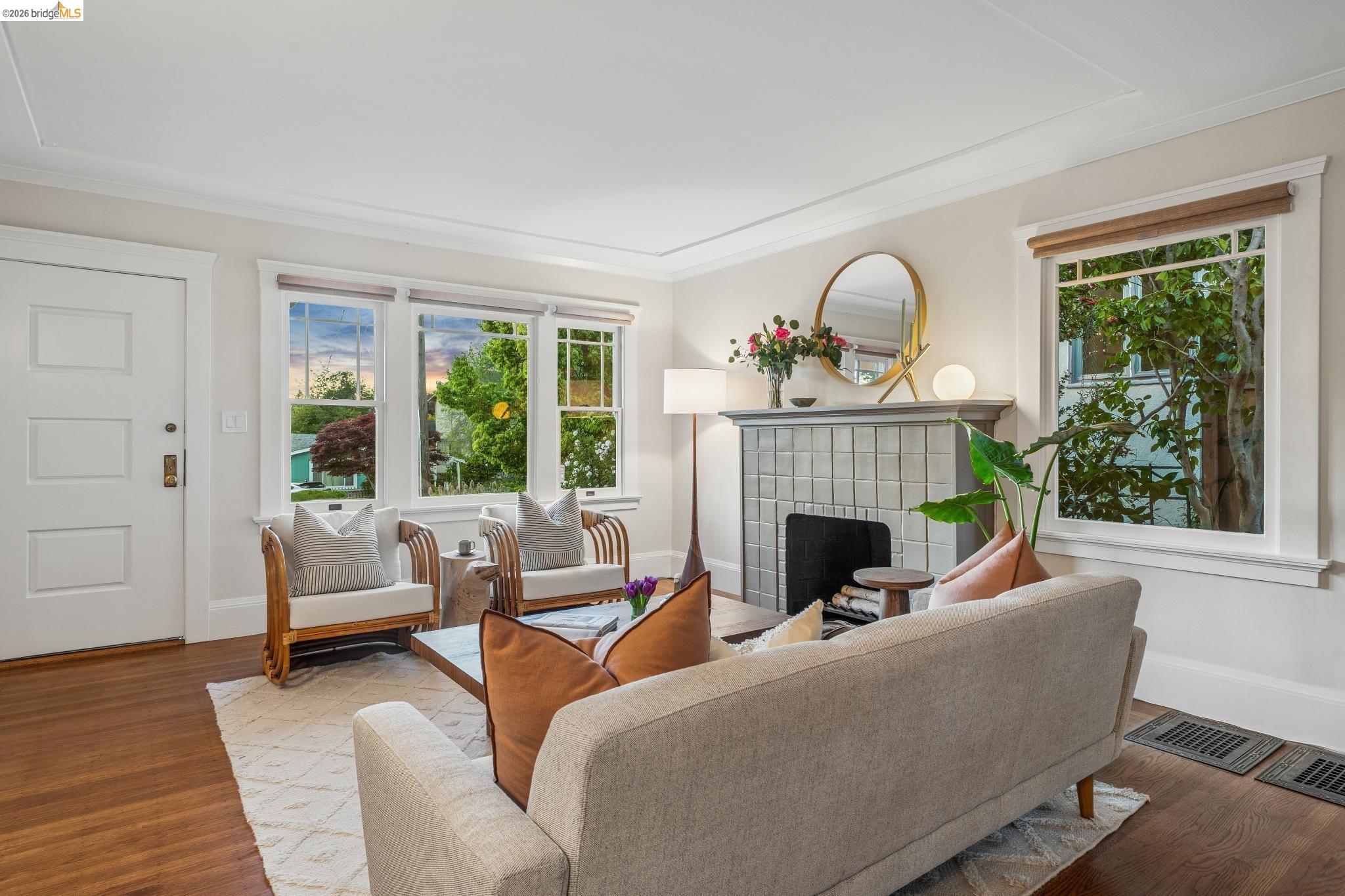 Detail Gallery Image 8 of 60 For 3862 Lyman Rd, Oakland,  CA 94602 - 3 Beds | 1 Baths