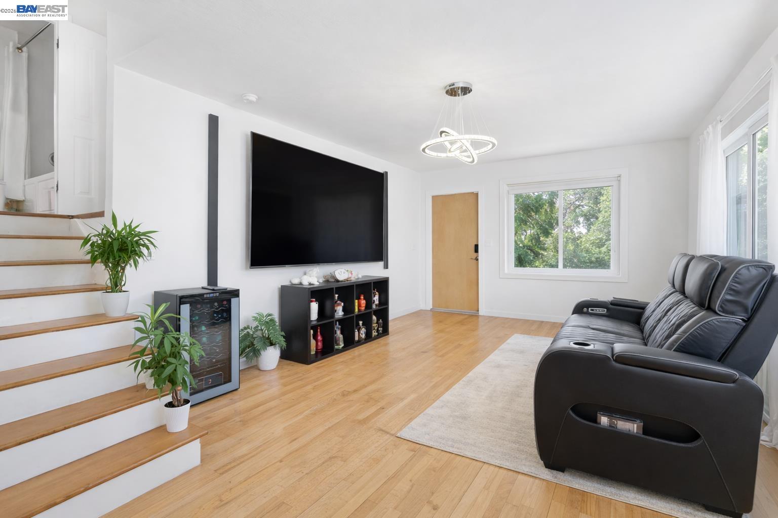 Detail Gallery Image 2 of 14 For 24849 2nd St, Hayward,  CA 94541 - 3 Beds | 2 Baths