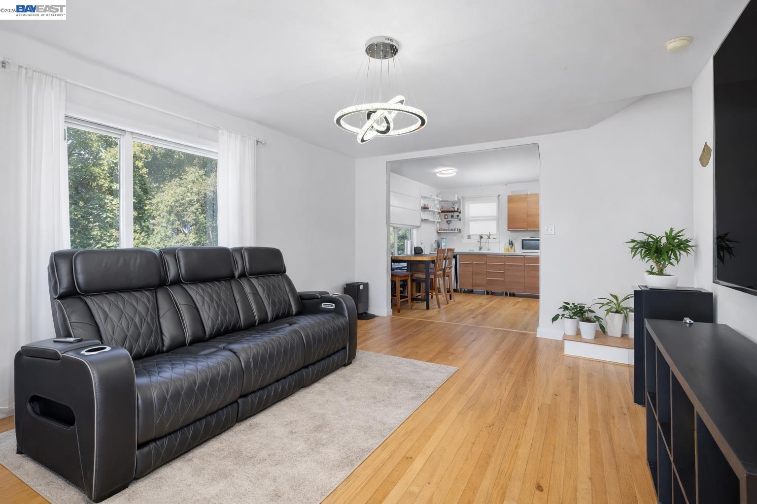 Detail Gallery Image 3 of 14 For 24849 2nd St, Hayward,  CA 94541 - 3 Beds | 2 Baths