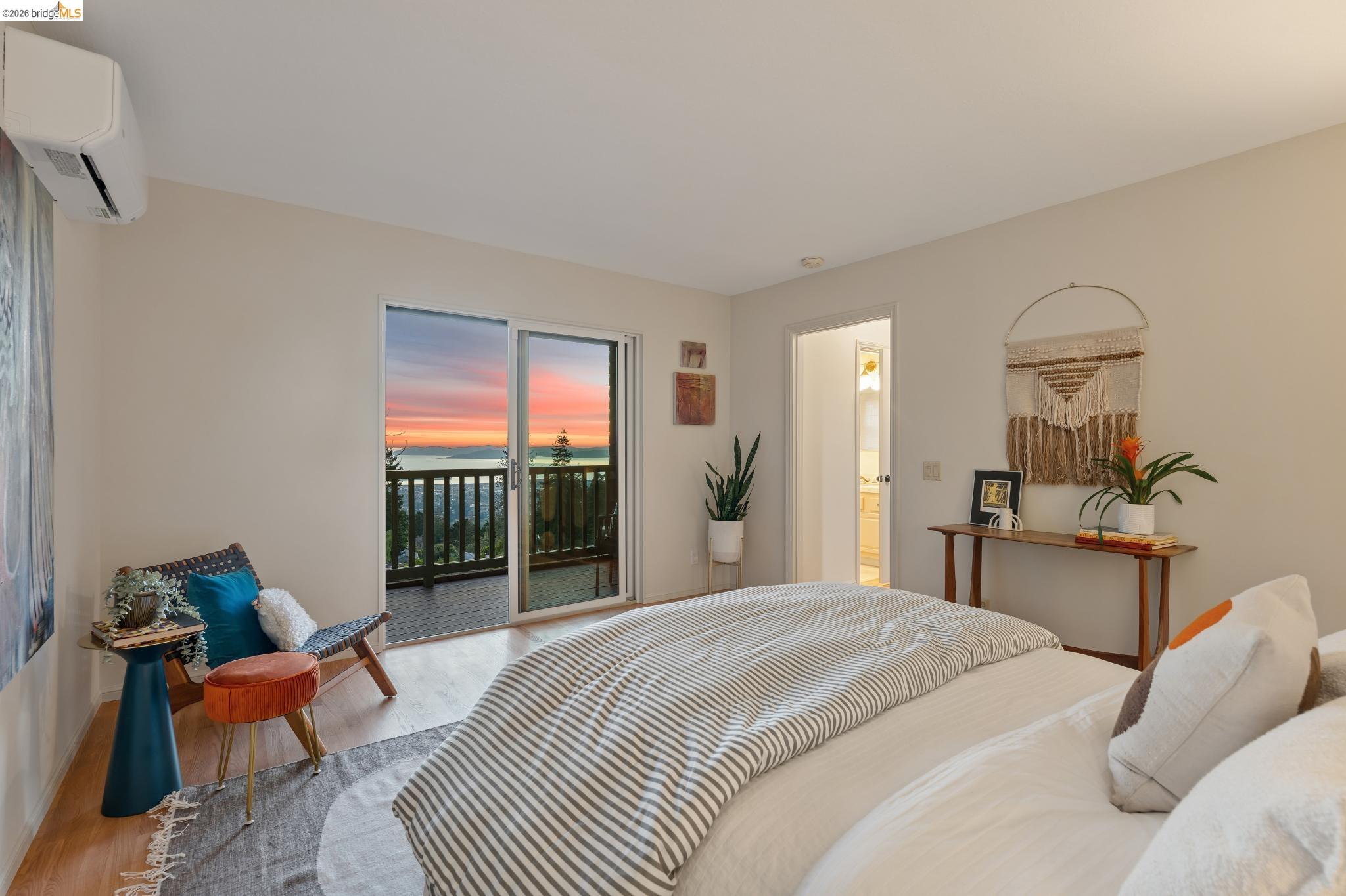 Detail Gallery Image 12 of 58 For 1221 Grizzly Peak Blvd, Berkeley,  CA 94708 - 4 Beds | 3/1 Baths