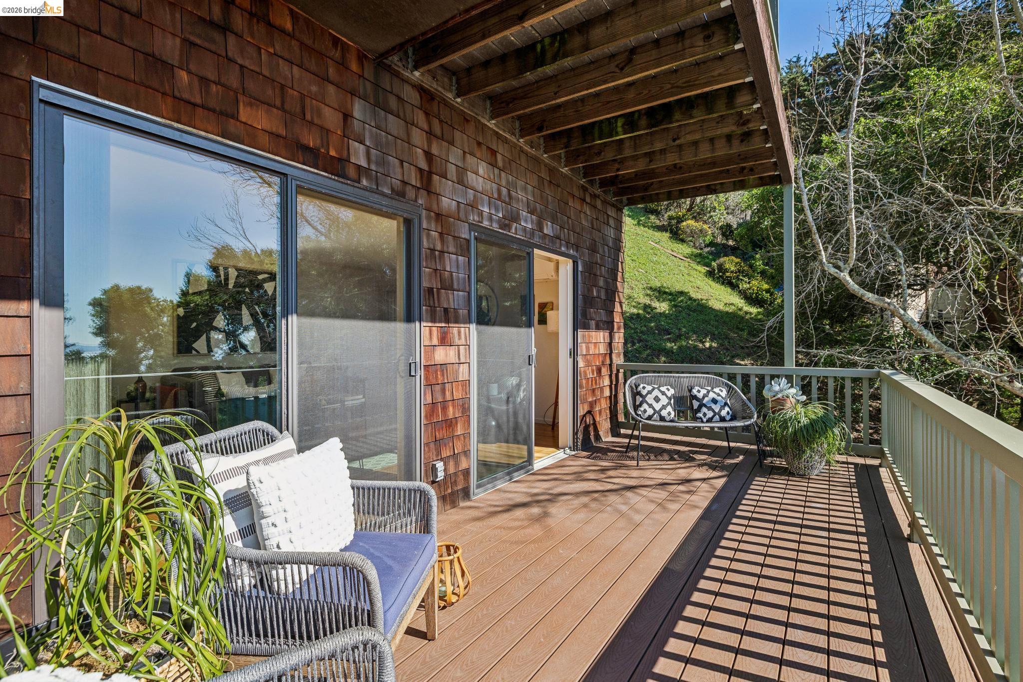 Detail Gallery Image 27 of 60 For 1221 Grizzly Peak Blvd, Berkeley,  CA 94708 - 4 Beds | 3/1 Baths