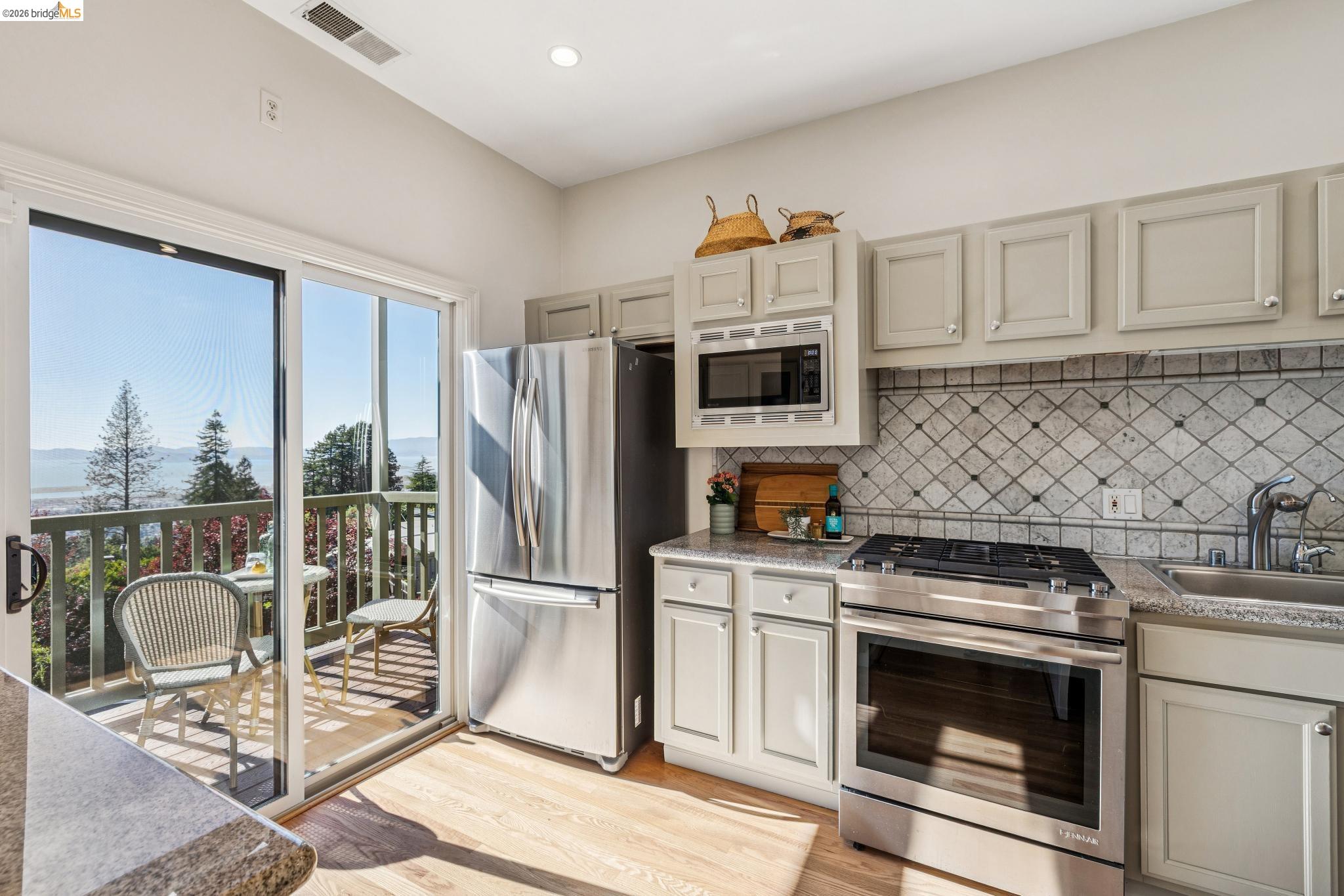 Detail Gallery Image 30 of 60 For 1221 Grizzly Peak Blvd, Berkeley,  CA 94708 - 4 Beds | 3/1 Baths