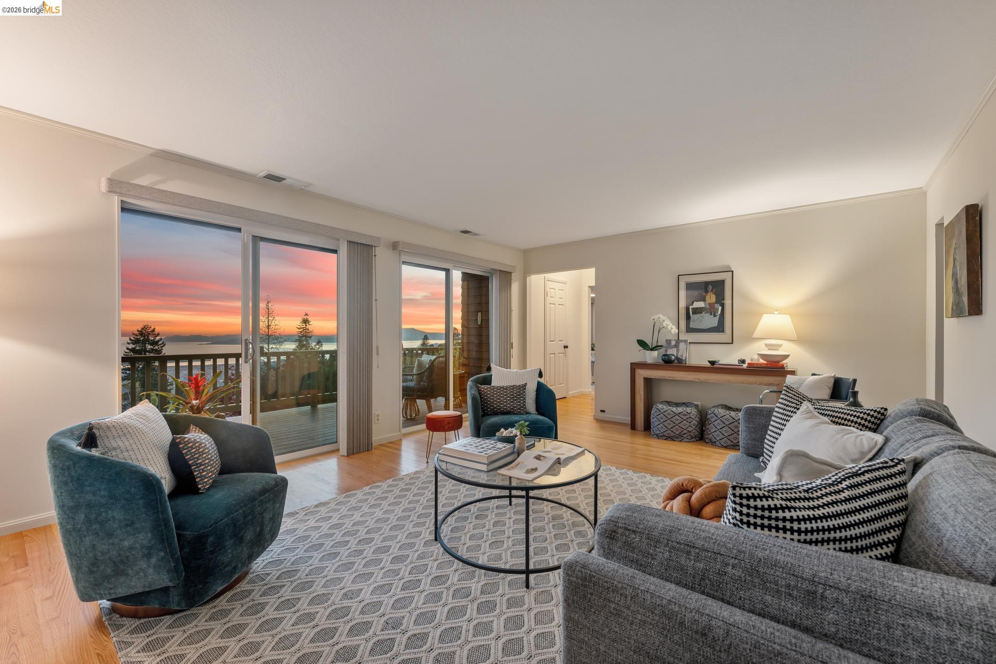 Detail Gallery Image 4 of 60 For 1221 Grizzly Peak Blvd, Berkeley,  CA 94708 - 4 Beds | 3/1 Baths