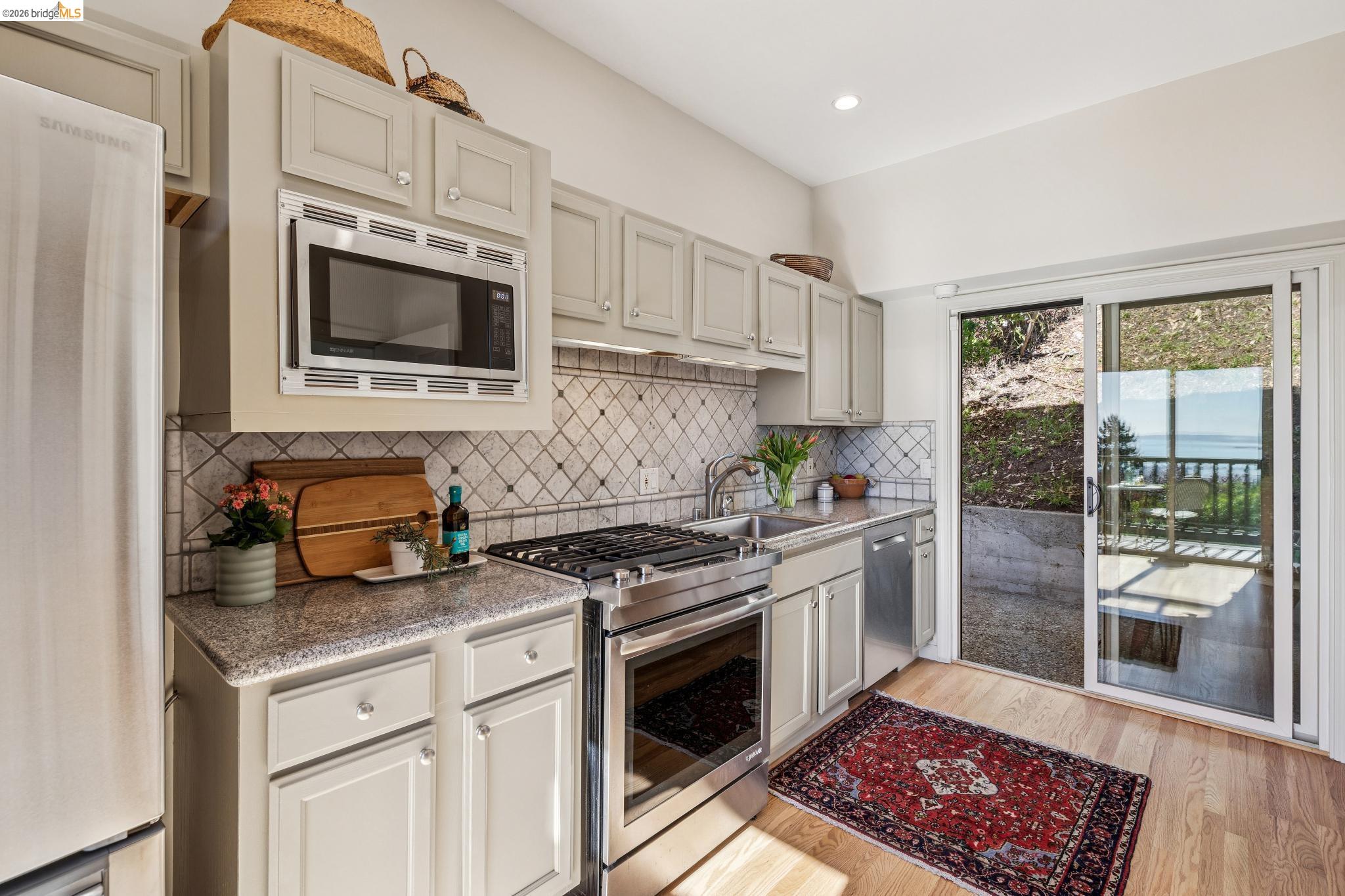 Detail Gallery Image 29 of 58 For 1221 Grizzly Peak Blvd, Berkeley,  CA 94708 - 4 Beds | 3/1 Baths