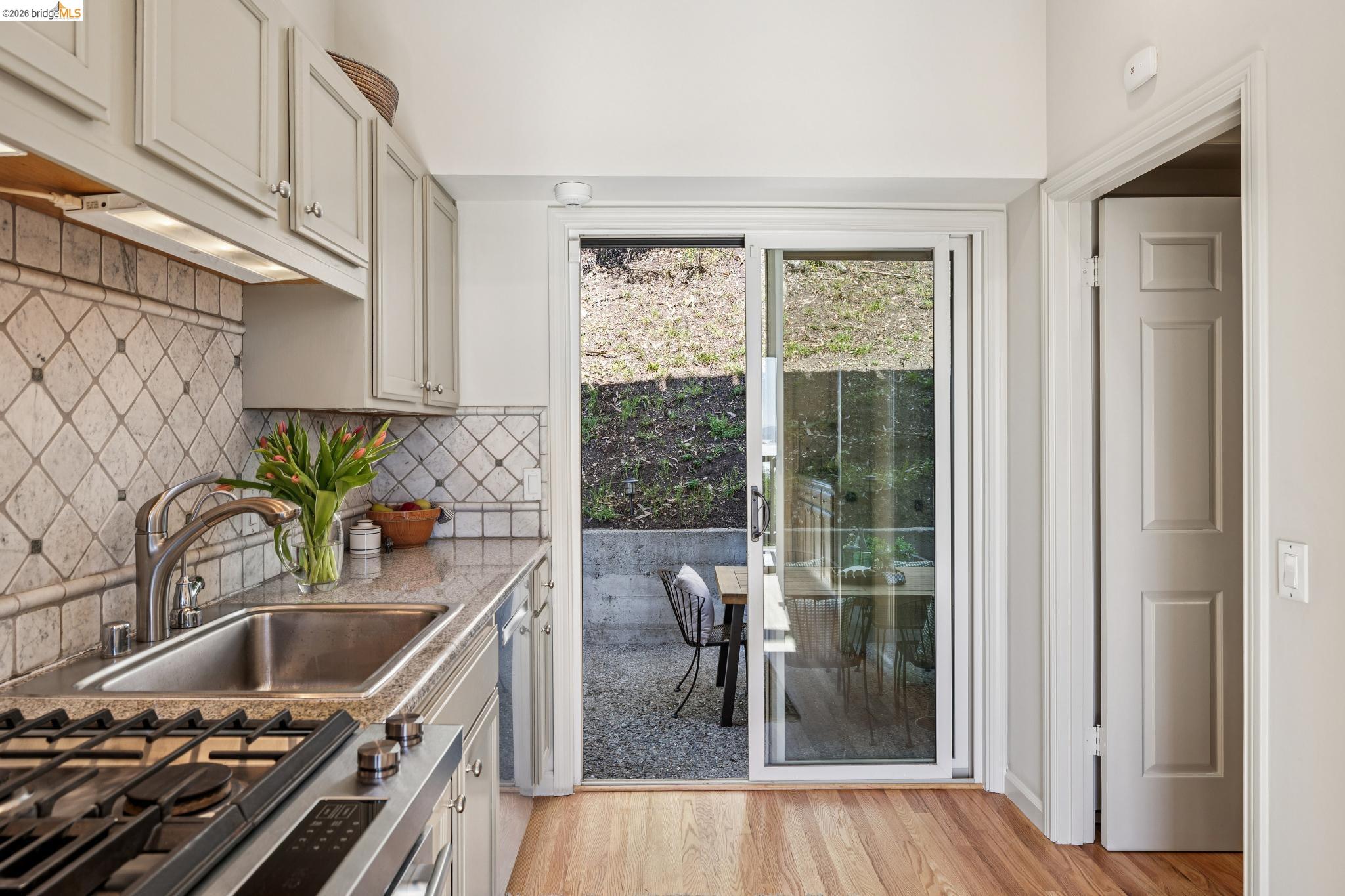 Detail Gallery Image 30 of 58 For 1221 Grizzly Peak Blvd, Berkeley,  CA 94708 - 4 Beds | 3/1 Baths