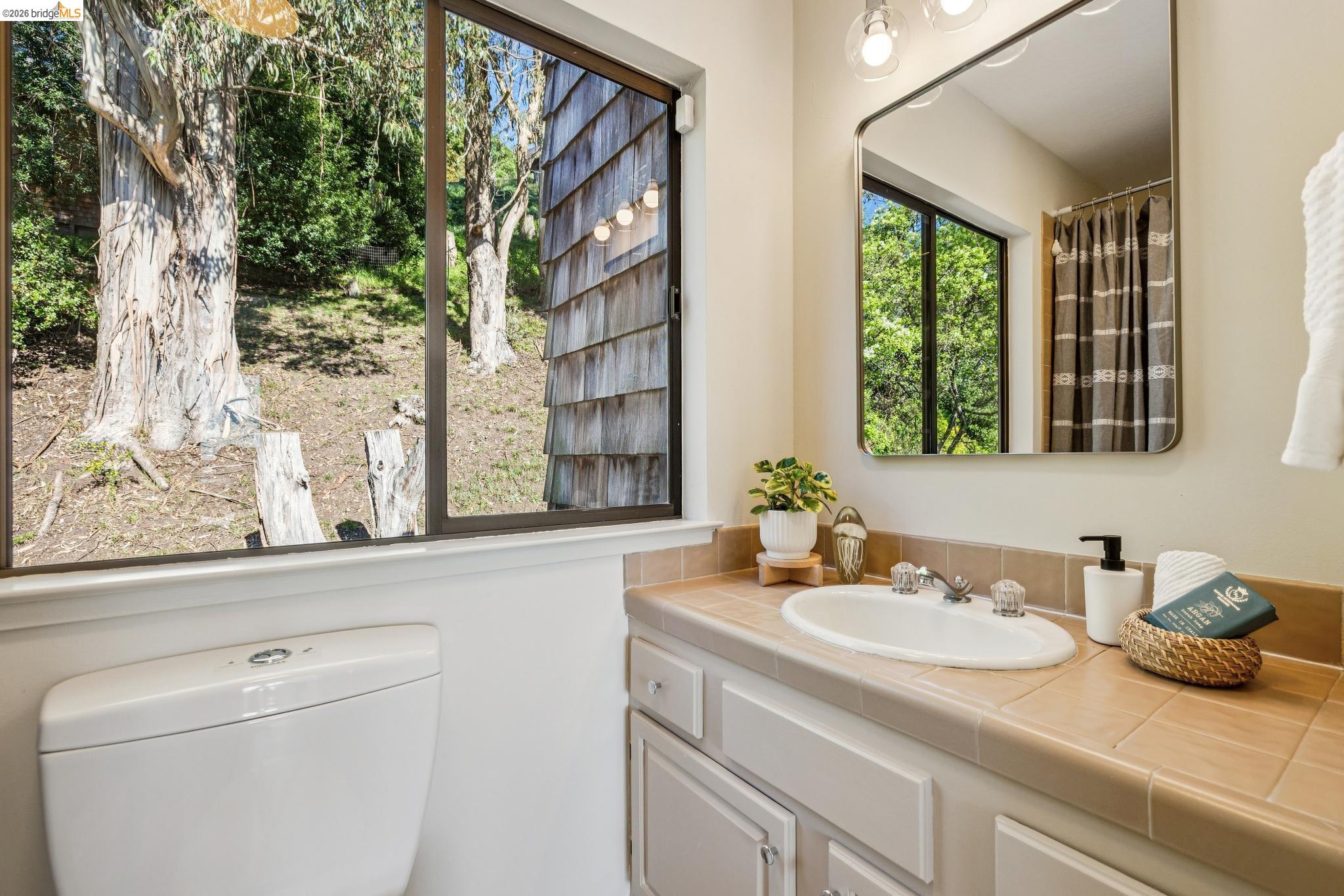 Detail Gallery Image 51 of 60 For 1221 Grizzly Peak Blvd, Berkeley,  CA 94708 - 4 Beds | 3/1 Baths