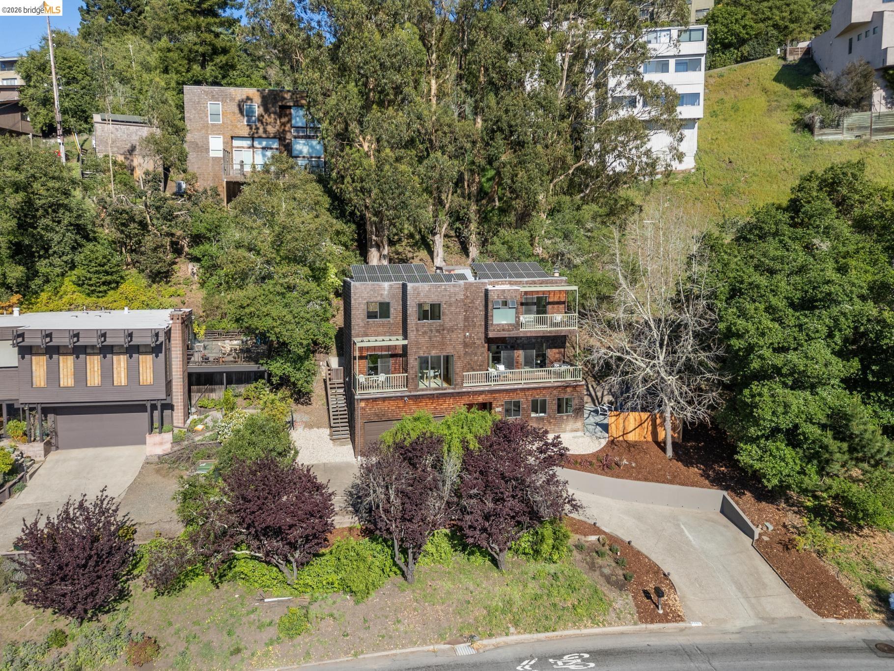 Detail Gallery Image 59 of 60 For 1221 Grizzly Peak Blvd, Berkeley,  CA 94708 - 4 Beds | 3/1 Baths