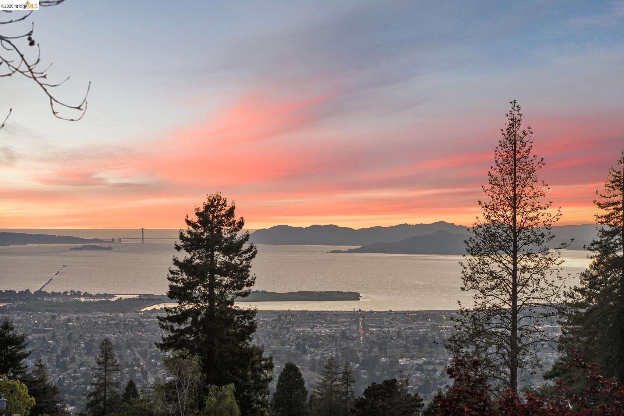 Detail Gallery Image 7 of 60 For 1221 Grizzly Peak Blvd, Berkeley,  CA 94708 - 4 Beds | 3/1 Baths