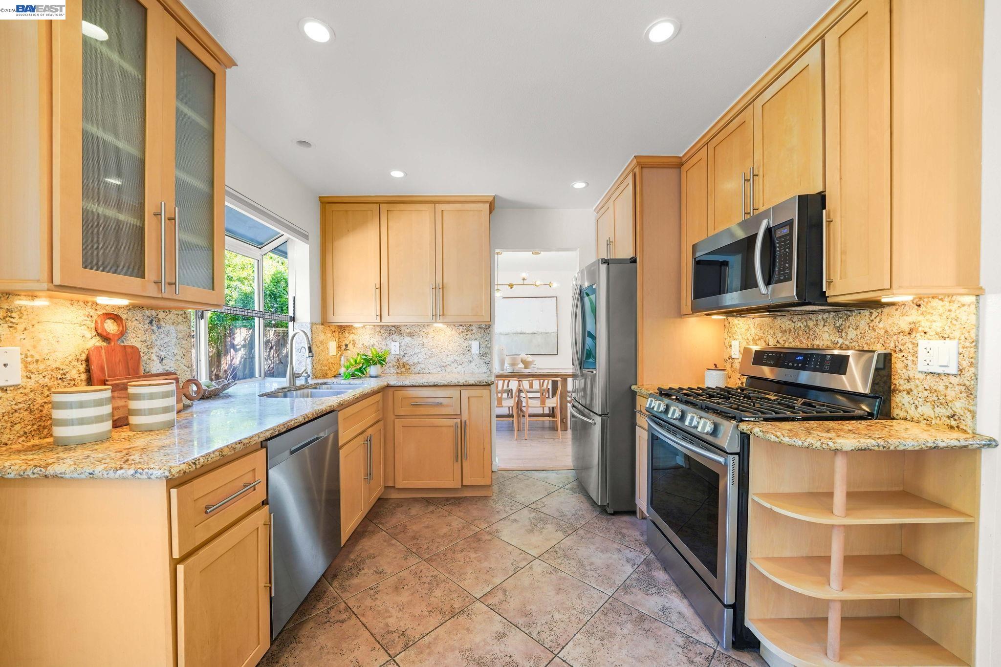 Detail Gallery Image 11 of 35 For 357 Sunnyslope Dr, Fremont,  CA 94536 - 3 Beds | 2/1 Baths