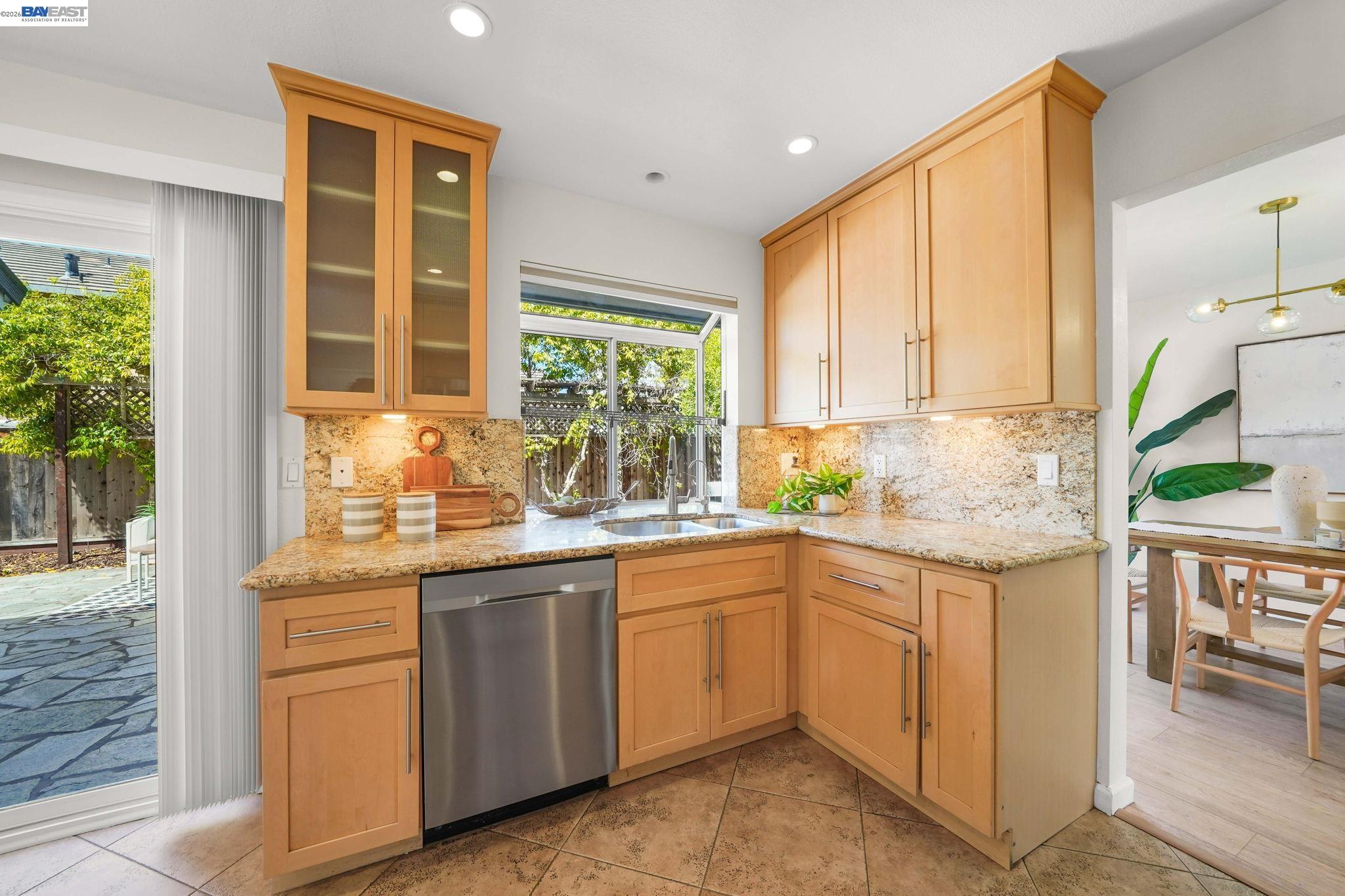 Detail Gallery Image 12 of 35 For 357 Sunnyslope Dr, Fremont,  CA 94536 - 3 Beds | 2/1 Baths