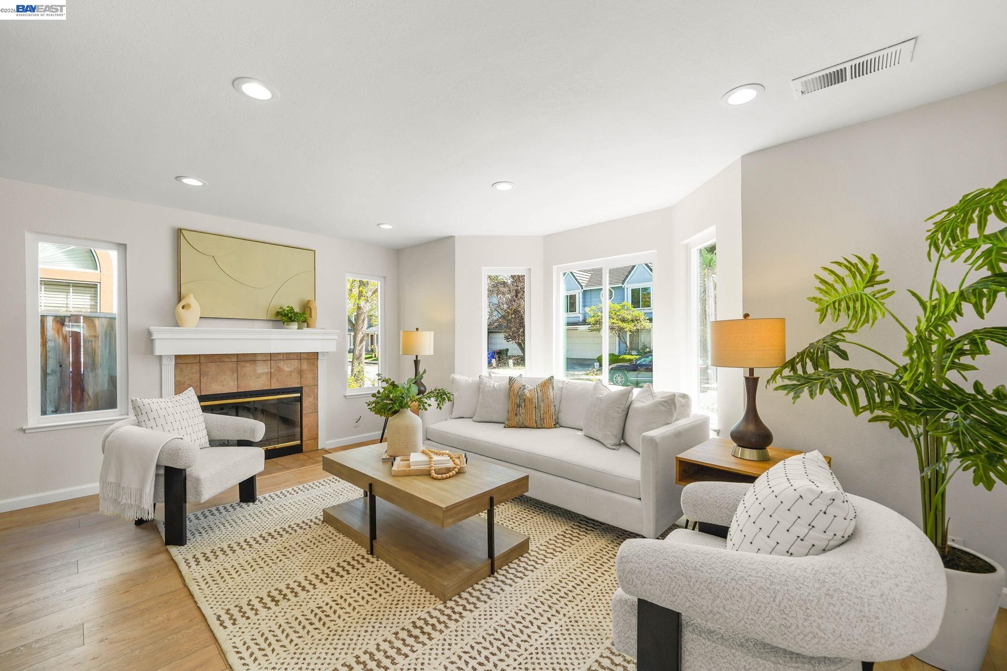 Detail Gallery Image 5 of 35 For 357 Sunnyslope Dr, Fremont,  CA 94536 - 3 Beds | 2/1 Baths