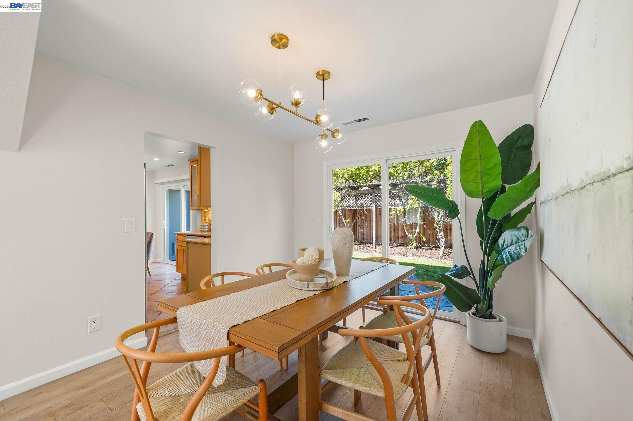 Detail Gallery Image 9 of 35 For 357 Sunnyslope Dr, Fremont,  CA 94536 - 3 Beds | 2/1 Baths