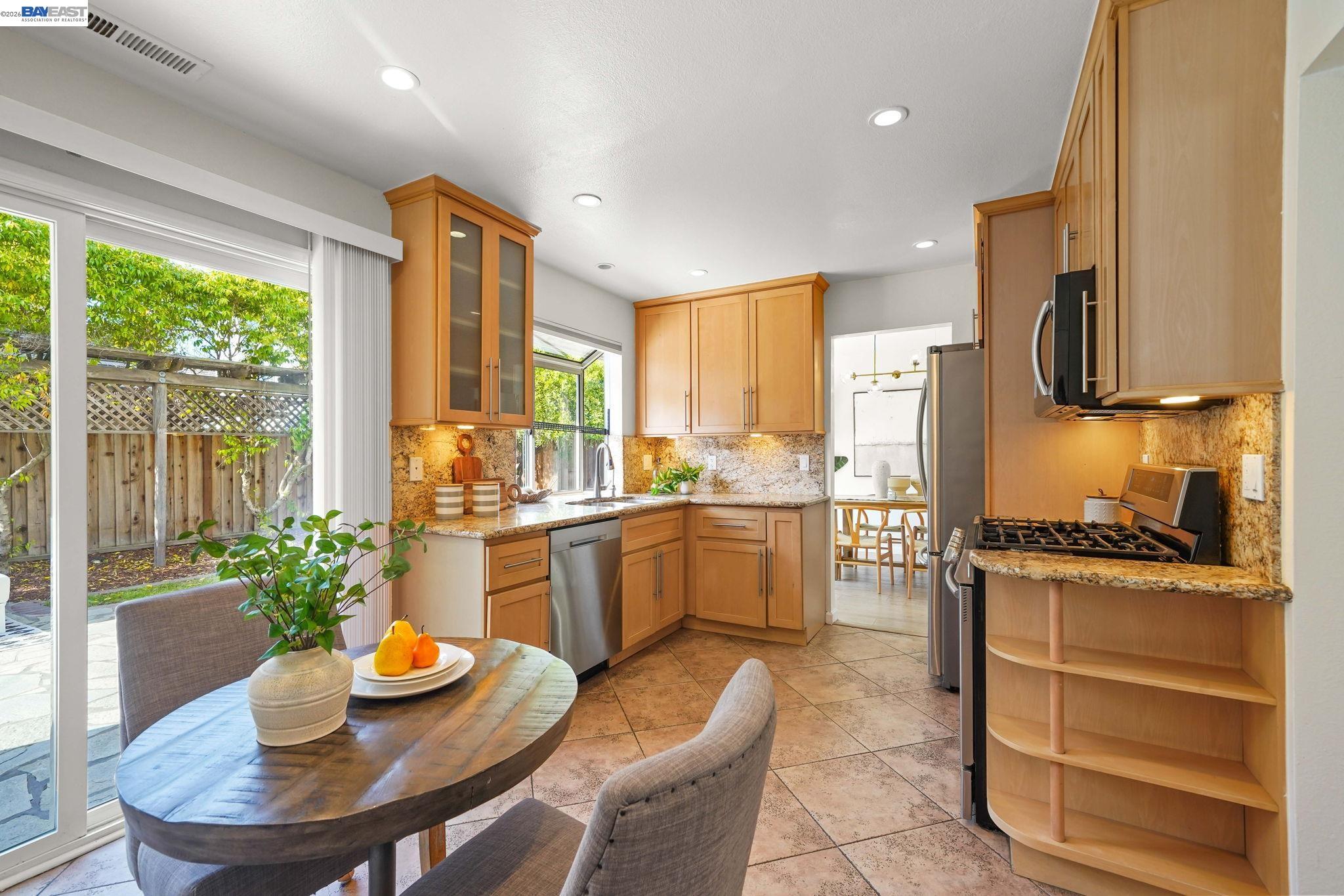 Detail Gallery Image 10 of 35 For 357 Sunnyslope Dr, Fremont,  CA 94536 - 3 Beds | 2/1 Baths