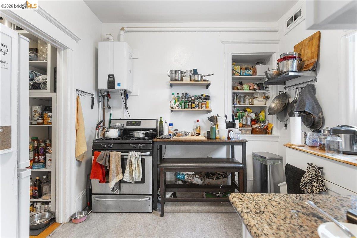 Detail Gallery Image 10 of 41 For 3110 California St, Berkeley,  CA 94703 - – Beds | – Baths