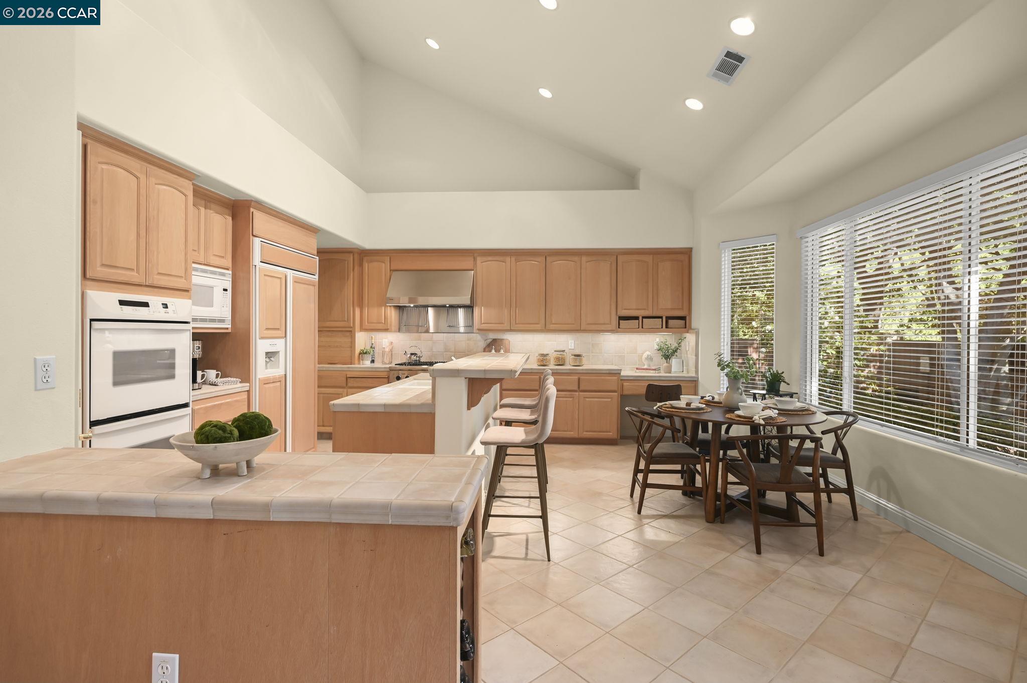 Detail Gallery Image 11 of 53 For 101 Victoria Pl, Danville,  CA 94506 - 5 Beds | 4 Baths