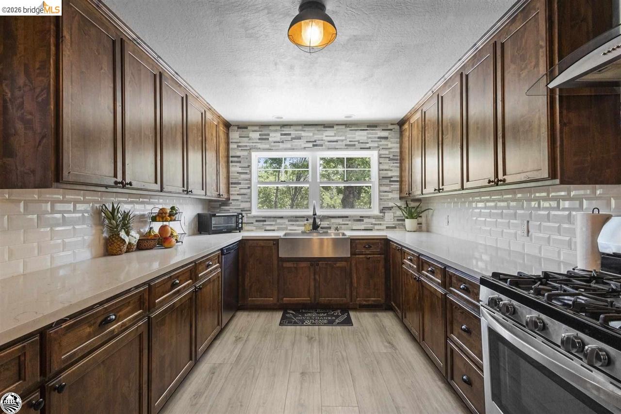 Detail Gallery Image 12 of 47 For 20580 Gerber Road, Tuolumne,  CA 95379 - 3 Beds | 2 Baths