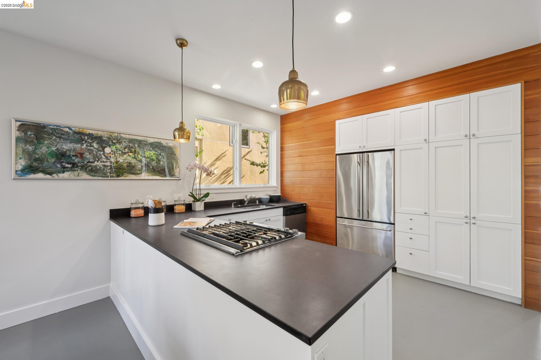 Detail Gallery Image 14 of 60 For 1126 Ocean Avenue, Oakland,  CA 94608 - 2 Beds | 2/1 Baths