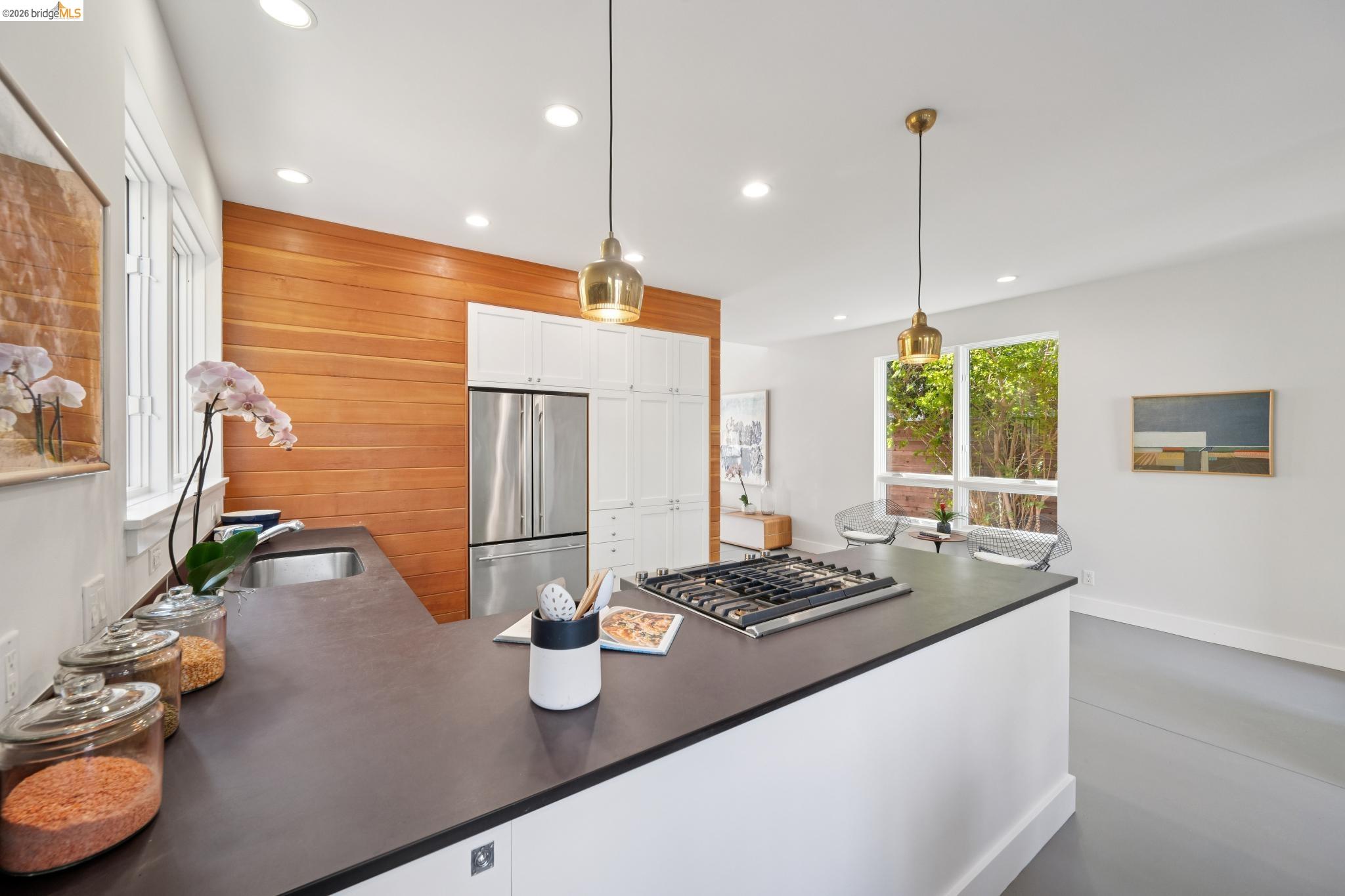 Detail Gallery Image 21 of 60 For 1126 Ocean Avenue, Oakland,  CA 94608 - 2 Beds | 2/1 Baths