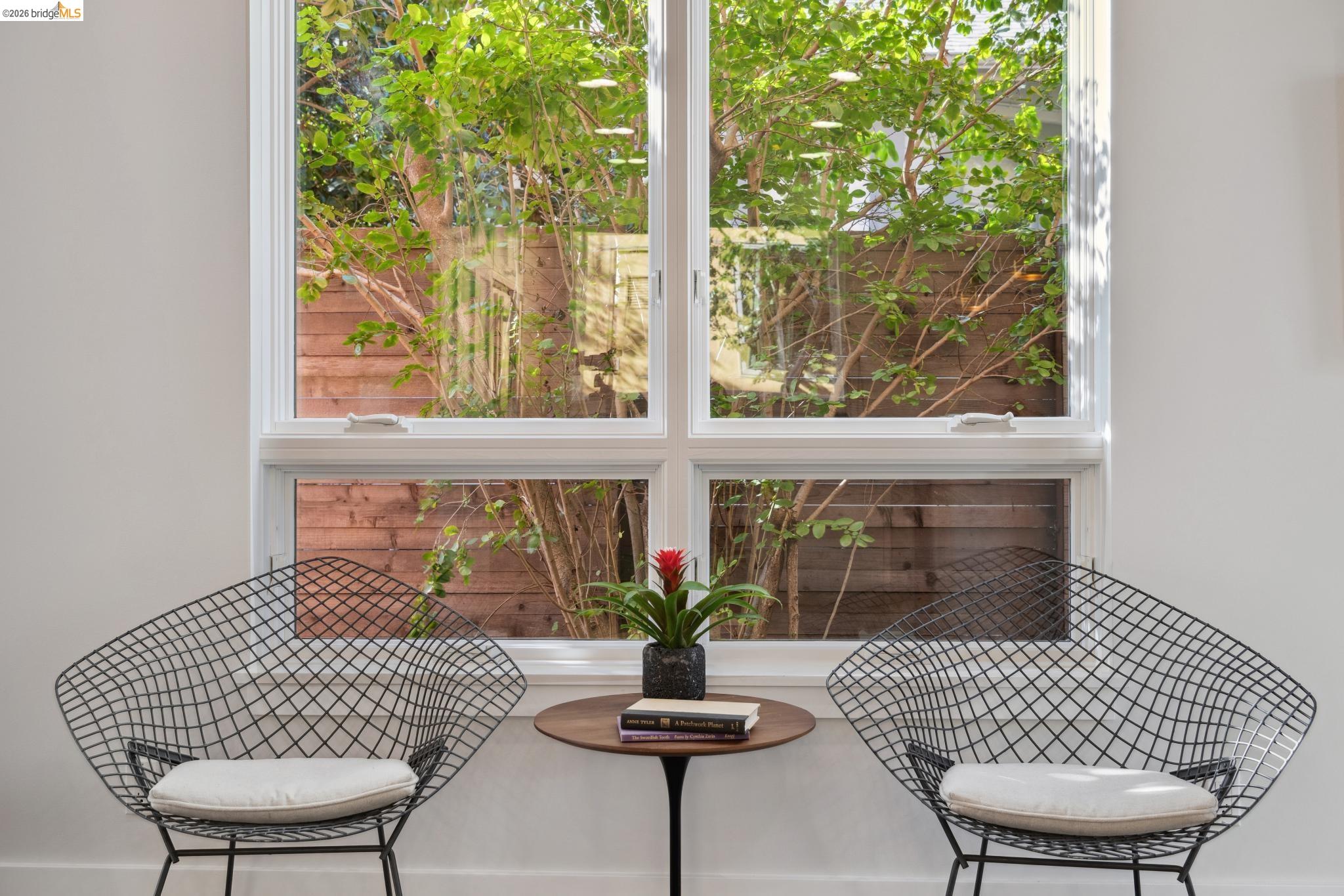 Detail Gallery Image 22 of 60 For 1126 Ocean Avenue, Oakland,  CA 94608 - 2 Beds | 2/1 Baths