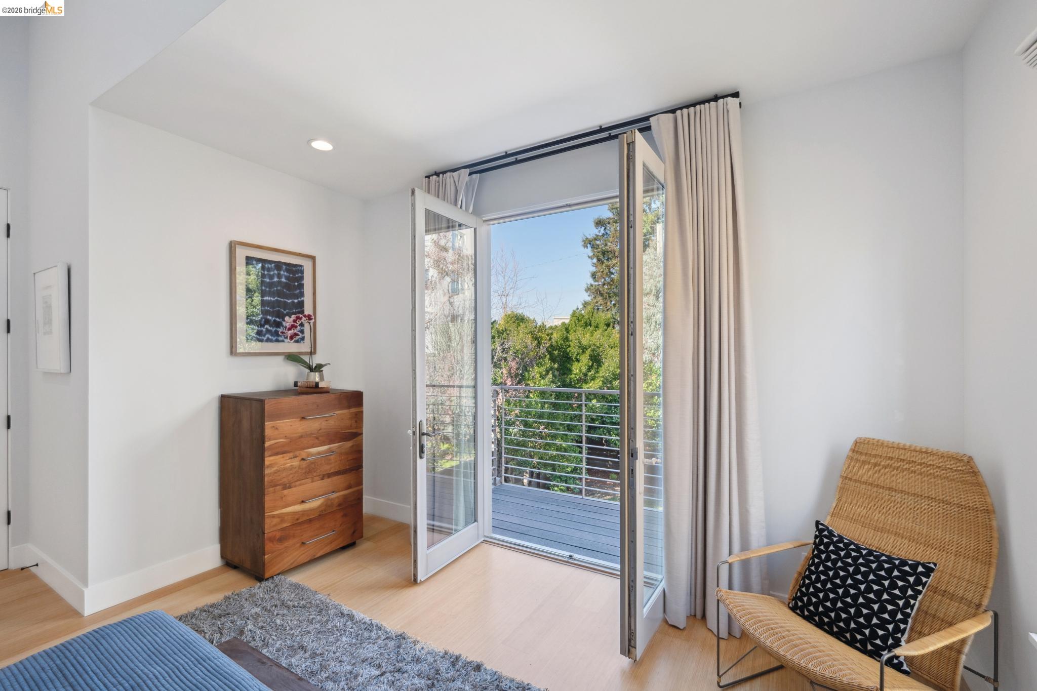 Detail Gallery Image 36 of 60 For 1126 Ocean Avenue, Oakland,  CA 94608 - 2 Beds | 2/1 Baths