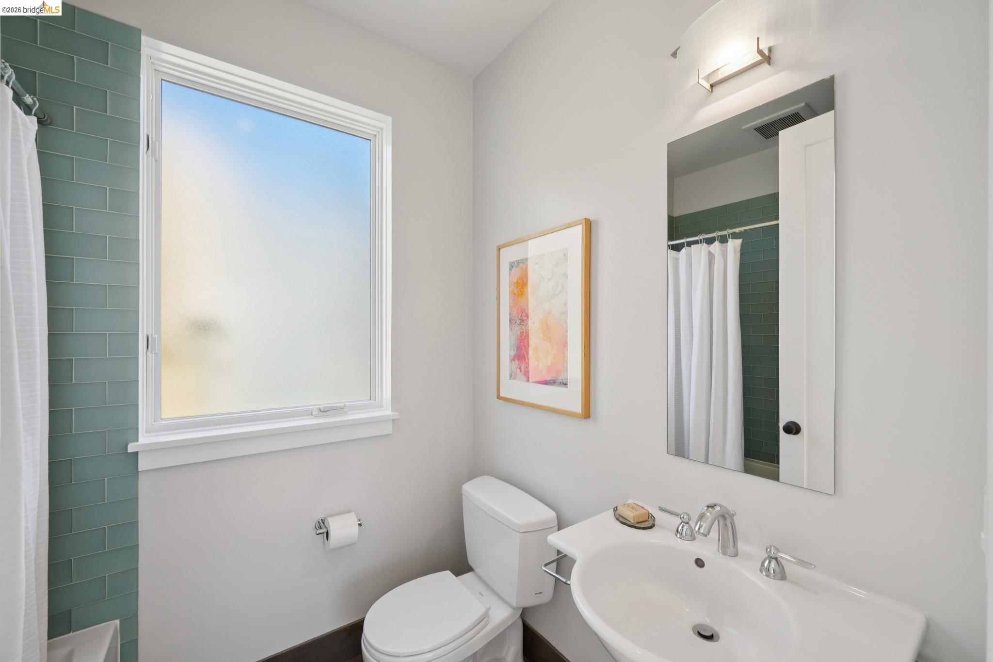 Detail Gallery Image 49 of 60 For 1126 Ocean Avenue, Oakland,  CA 94608 - 2 Beds | 2/1 Baths
