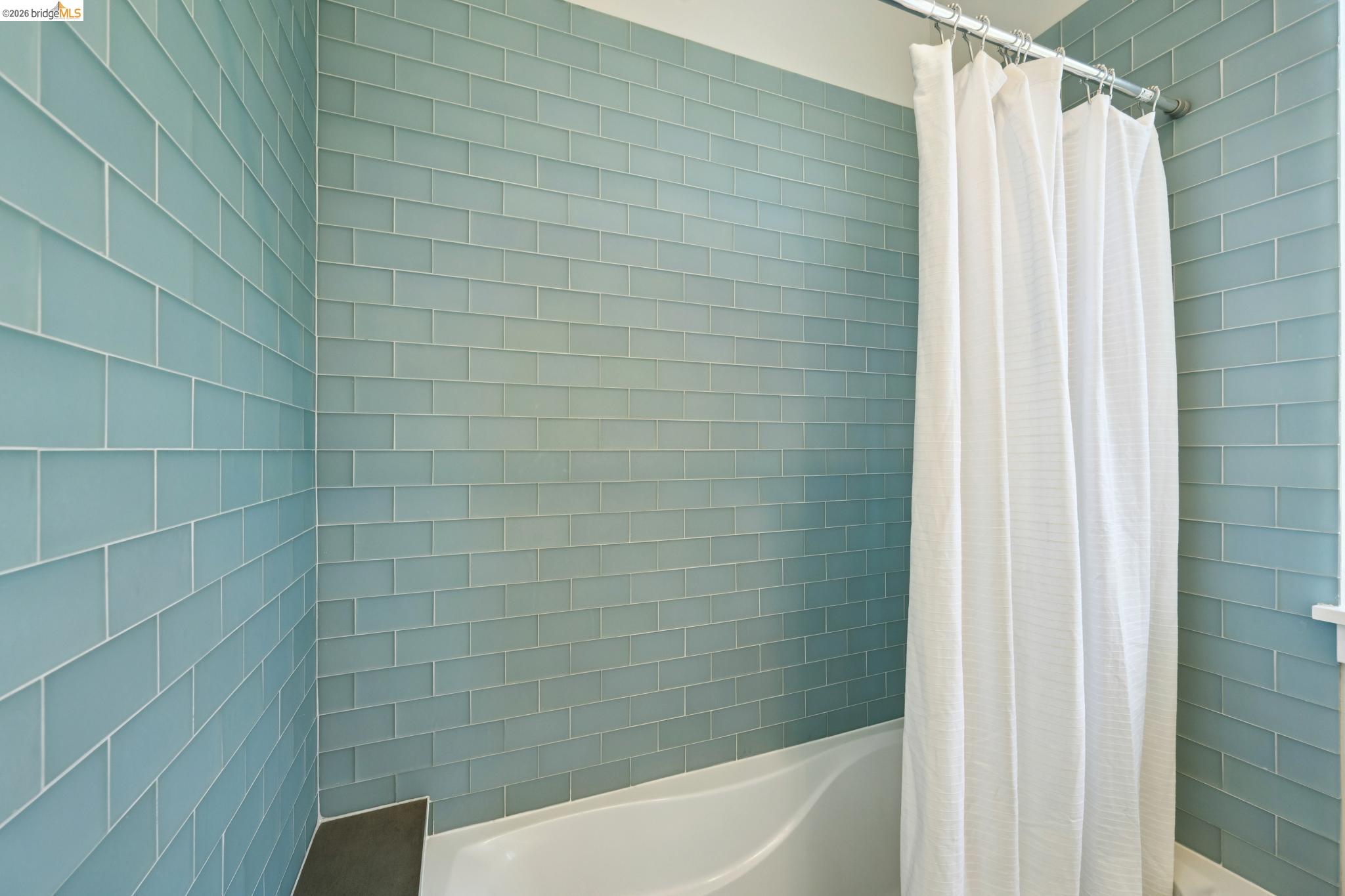 Detail Gallery Image 50 of 60 For 1126 Ocean Avenue, Oakland,  CA 94608 - 2 Beds | 2/1 Baths