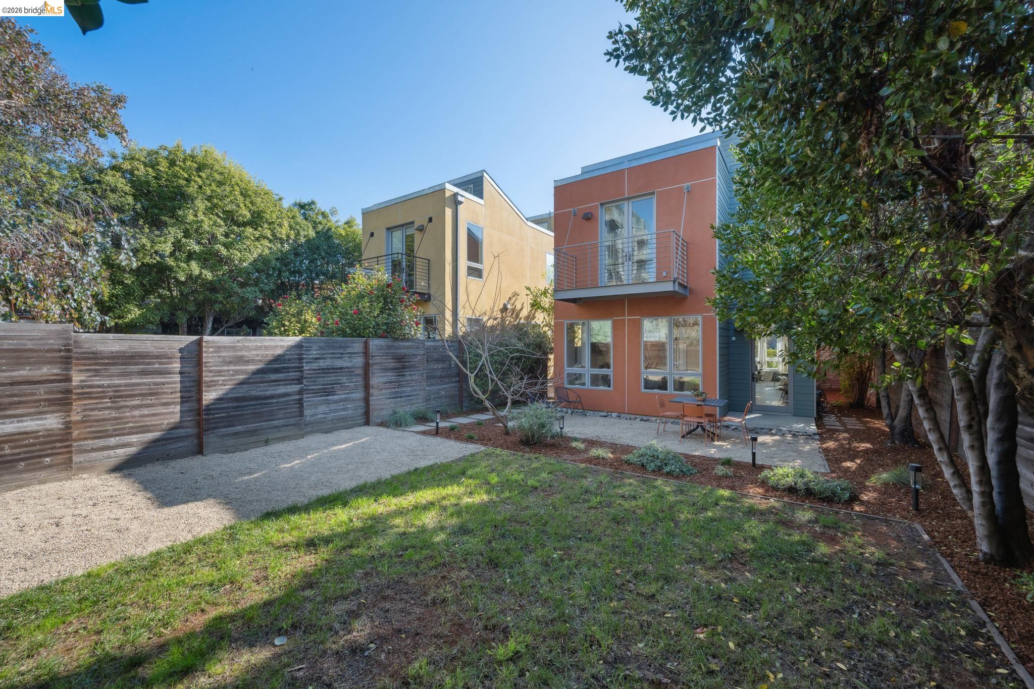 Detail Gallery Image 55 of 60 For 1126 Ocean Avenue, Oakland,  CA 94608 - 2 Beds | 2/1 Baths