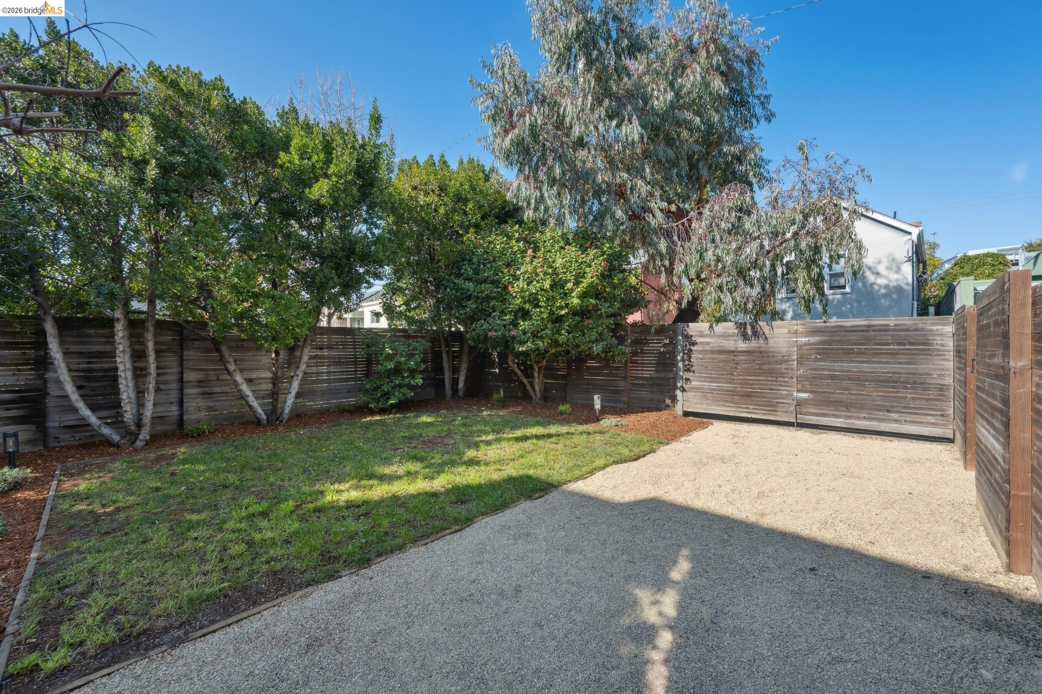 Detail Gallery Image 59 of 60 For 1126 Ocean Avenue, Oakland,  CA 94608 - 2 Beds | 2/1 Baths