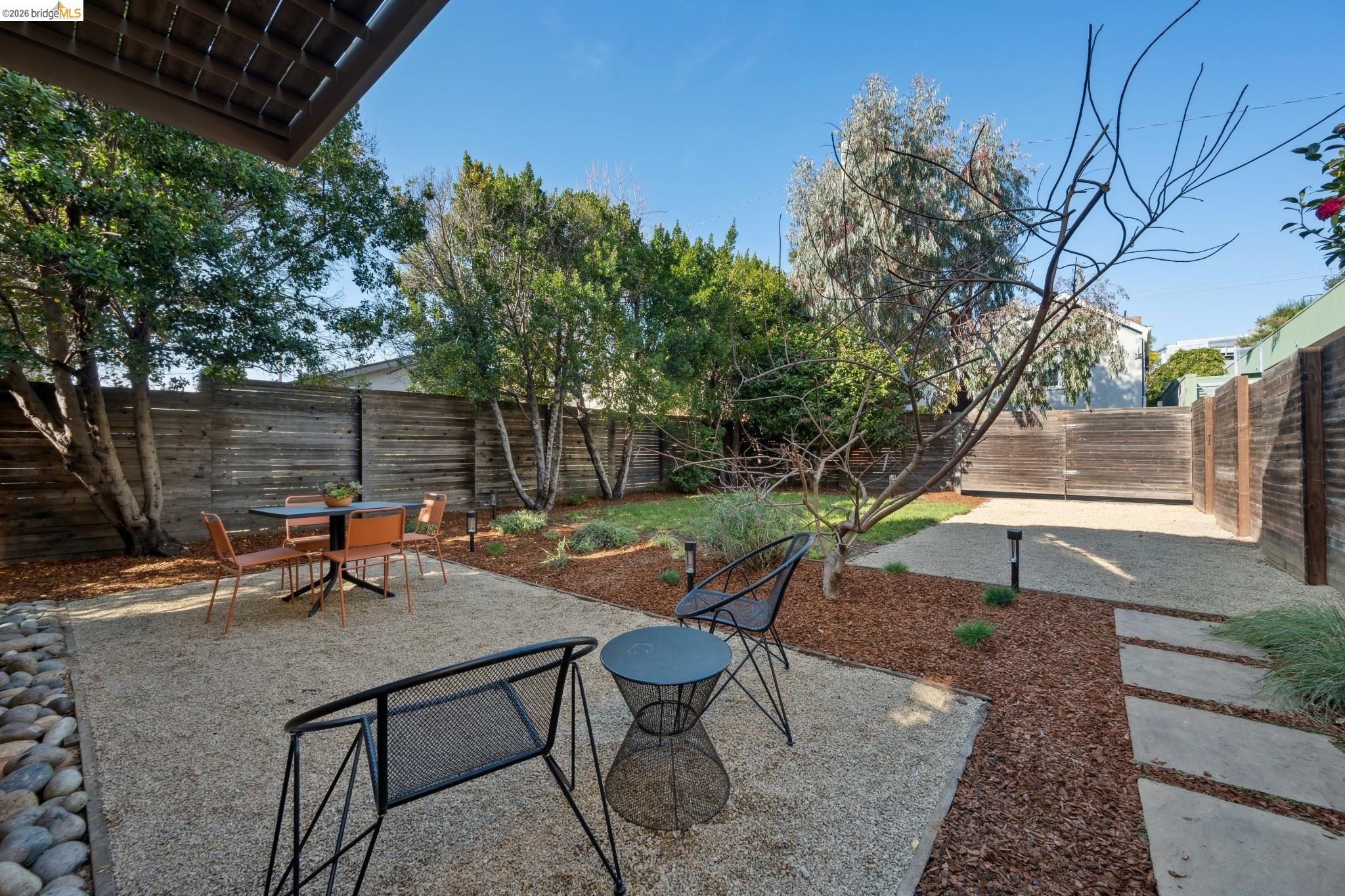 Detail Gallery Image 60 of 60 For 1126 Ocean Avenue, Oakland,  CA 94608 - 2 Beds | 2/1 Baths