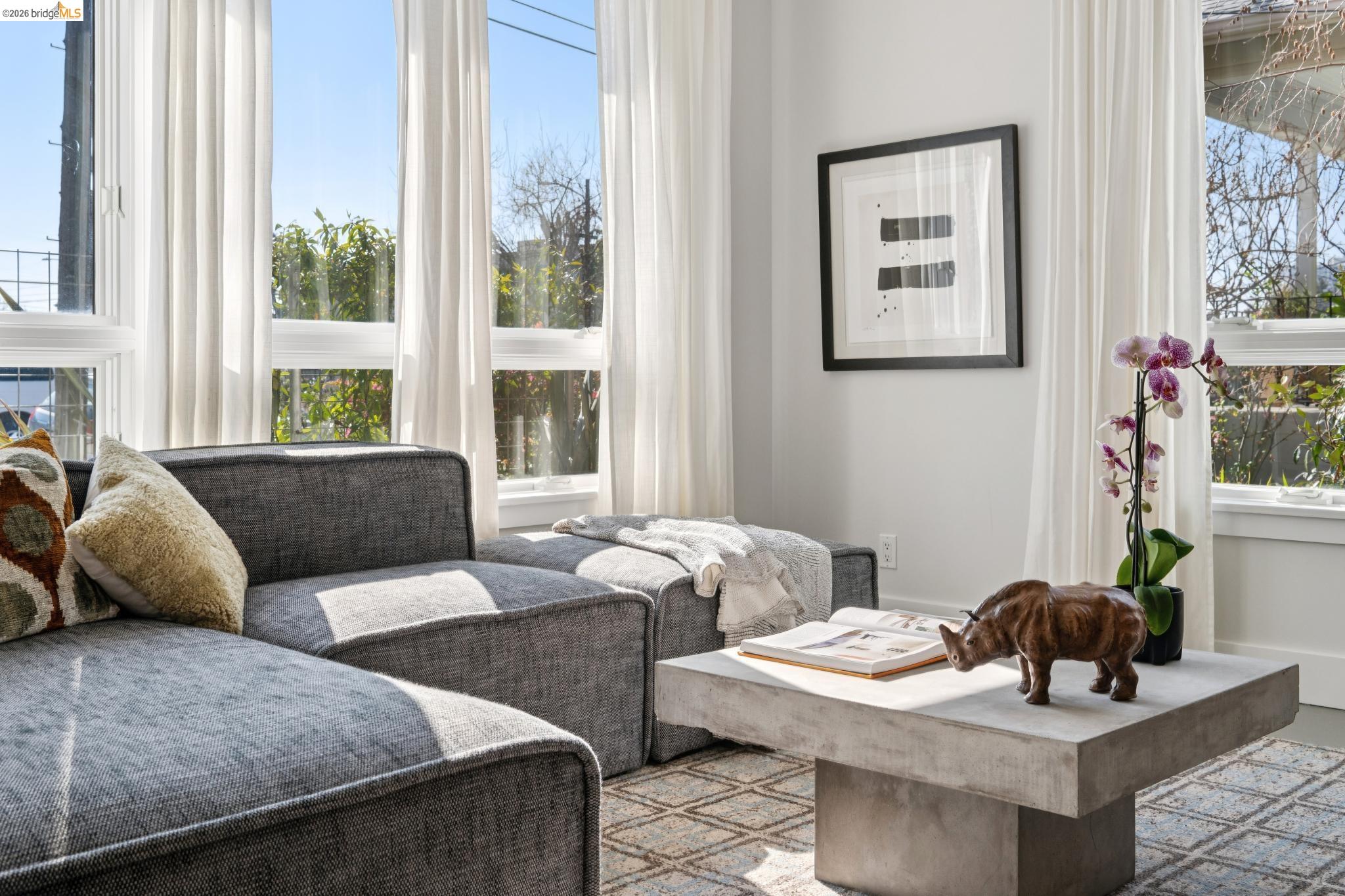 Detail Gallery Image 8 of 60 For 1126 Ocean Avenue, Oakland,  CA 94608 - 2 Beds | 2/1 Baths