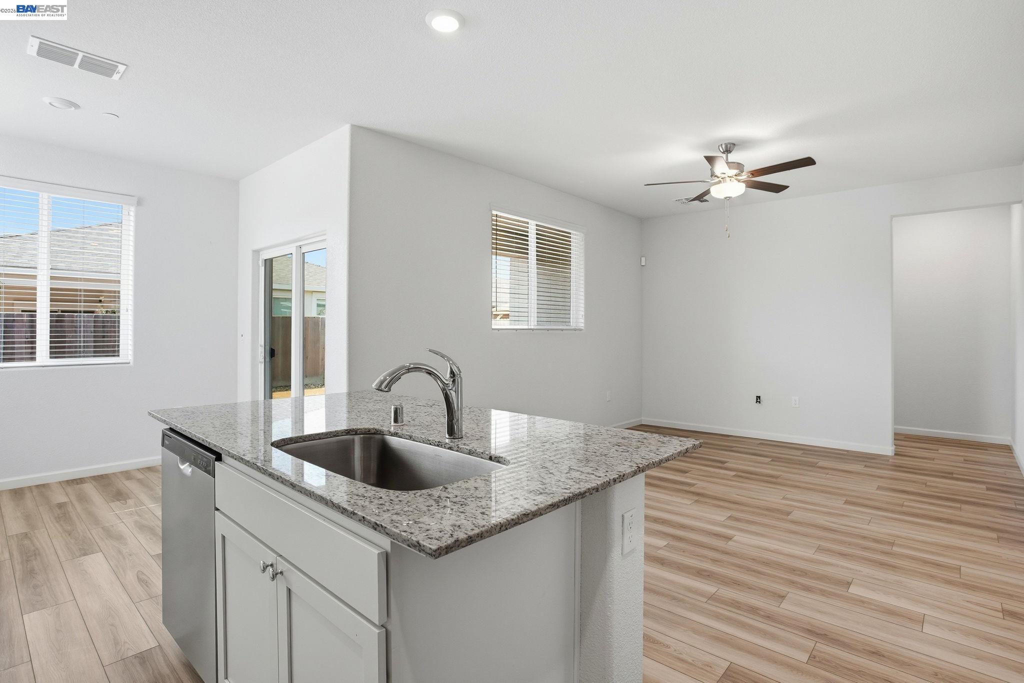 Detail Gallery Image 6 of 43 For 2055 Stars Dr, Rio Vista,  CA 94571 - 2 Beds | 2 Baths