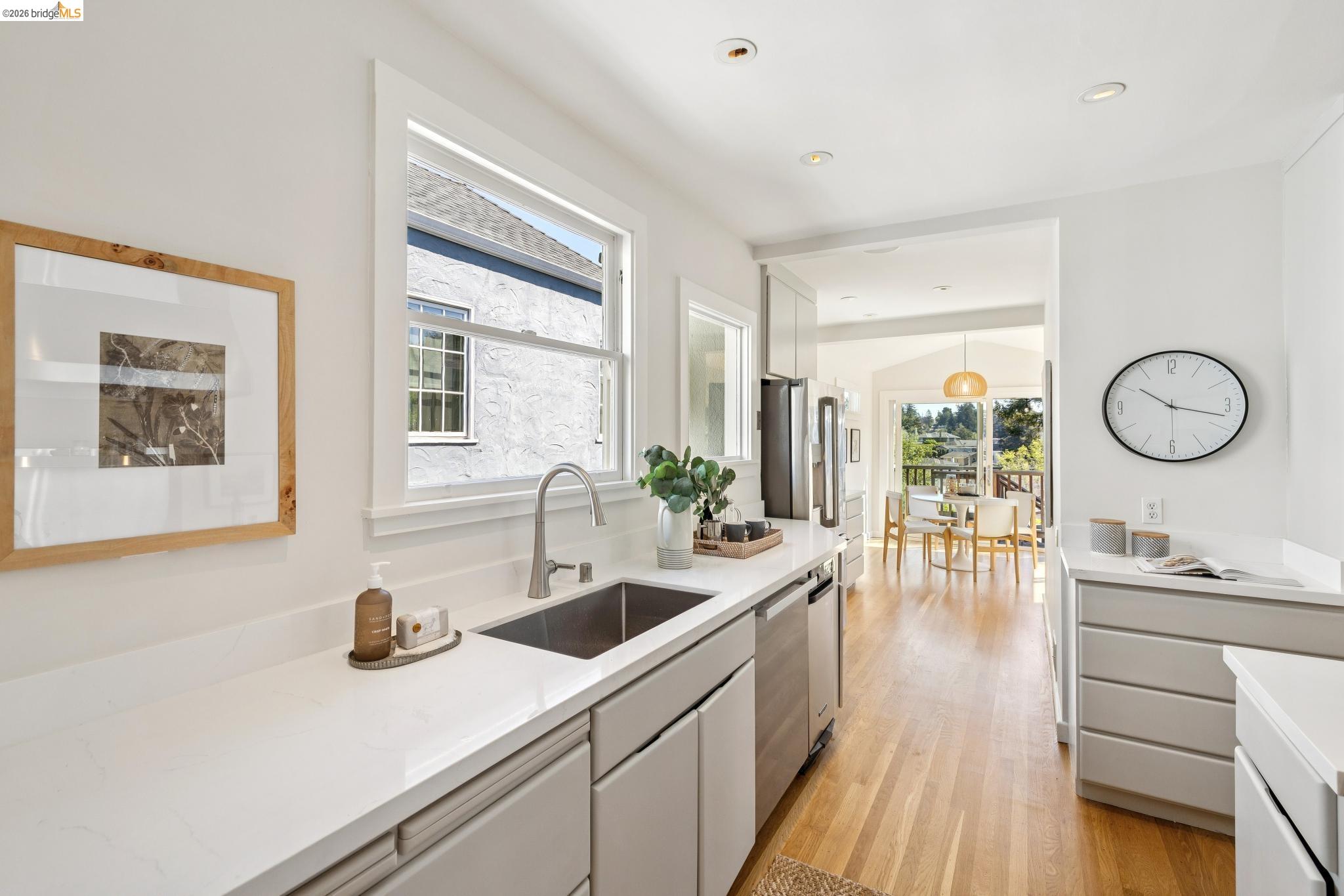 Detail Gallery Image 12 of 49 For 254 Wildwood Ave, Piedmont,  CA 94610 - 4 Beds | 3 Baths