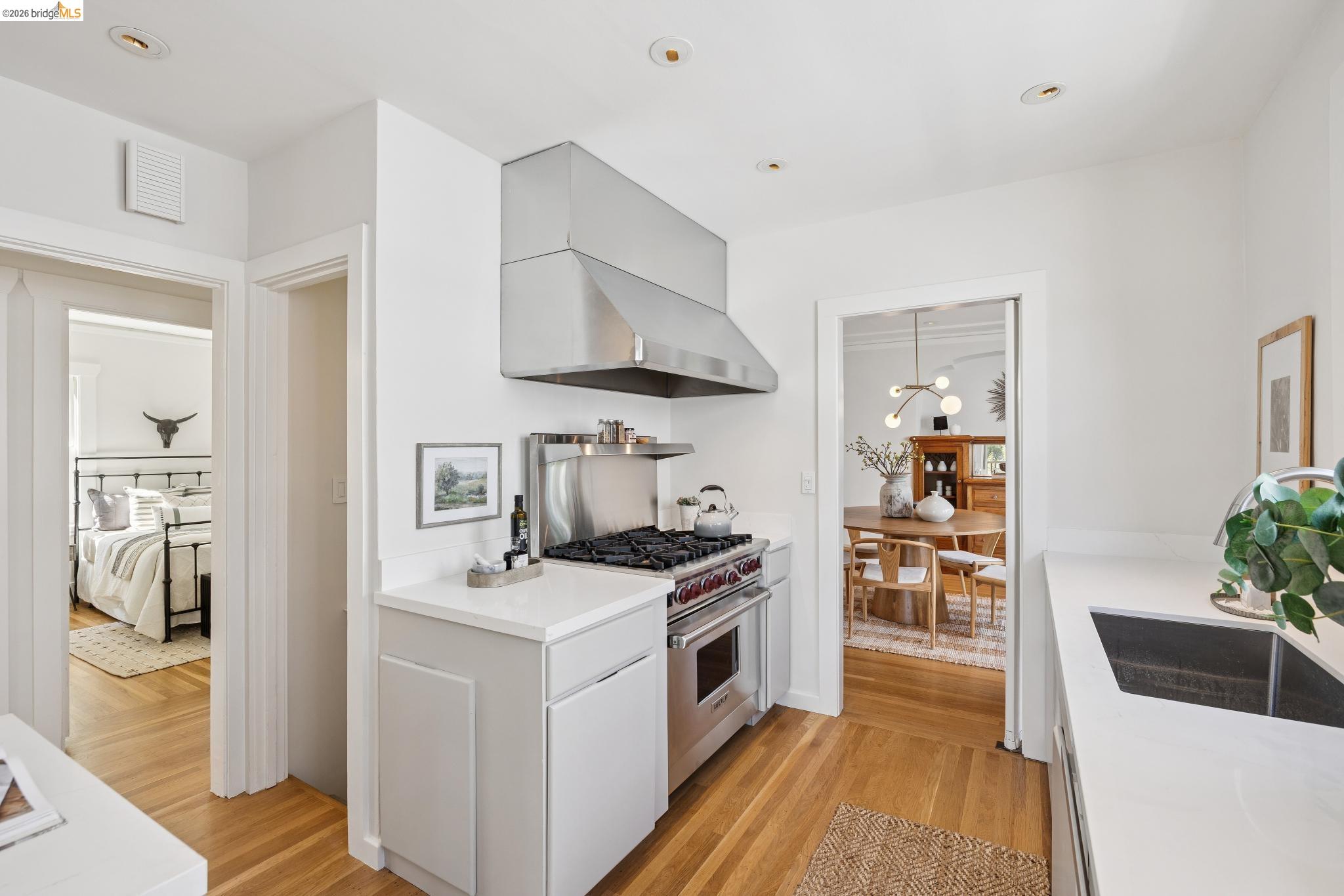 Detail Gallery Image 13 of 49 For 254 Wildwood Ave, Piedmont,  CA 94610 - 4 Beds | 3 Baths