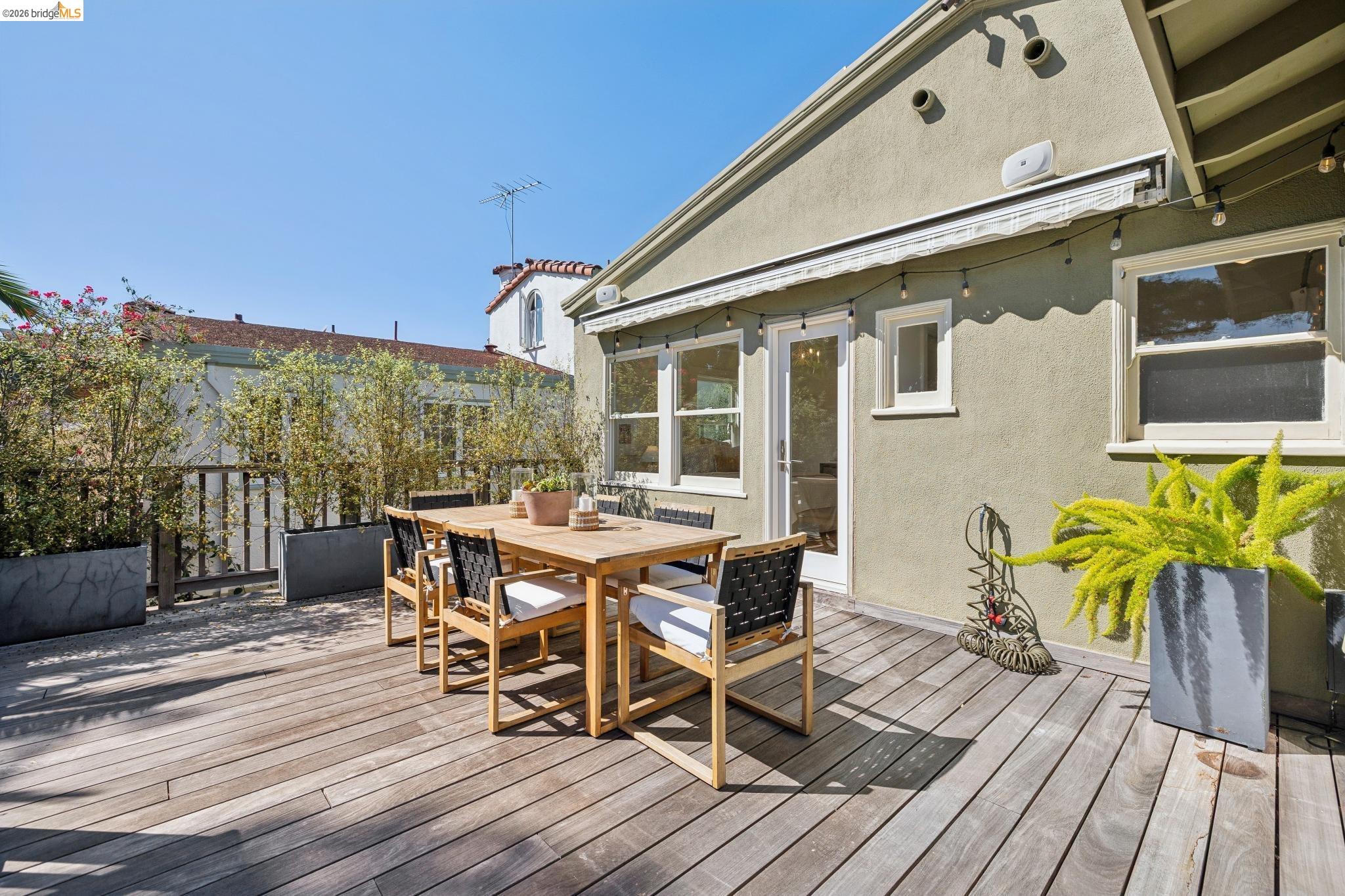 Detail Gallery Image 17 of 49 For 254 Wildwood Ave, Piedmont,  CA 94610 - 4 Beds | 3 Baths