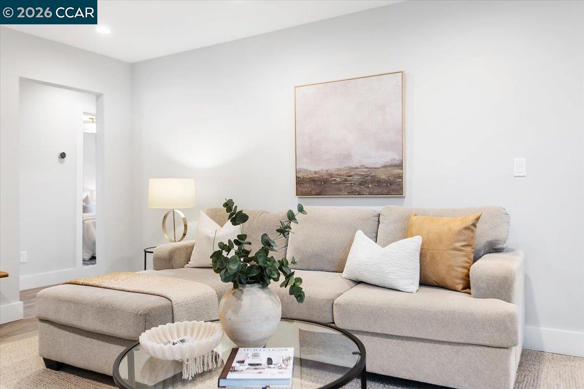 Detail Gallery Image 12 of 48 For 5924 Balboa Dr, Oakland,  CA 94611 - 2 Beds | 2 Baths