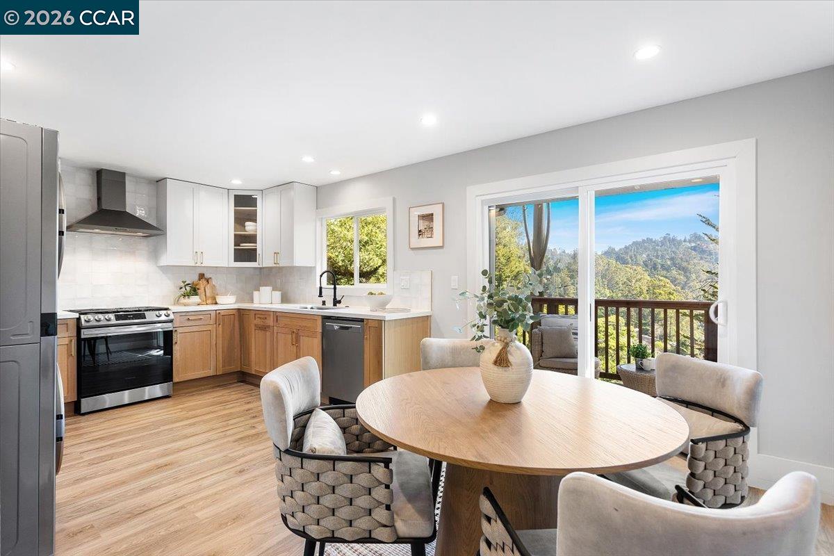 Detail Gallery Image 15 of 48 For 5924 Balboa Dr, Oakland,  CA 94611 - 2 Beds | 2 Baths