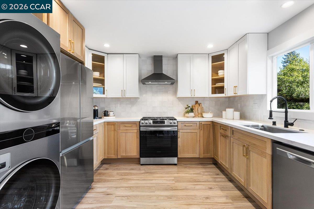 Detail Gallery Image 16 of 48 For 5924 Balboa Dr, Oakland,  CA 94611 - 2 Beds | 2 Baths