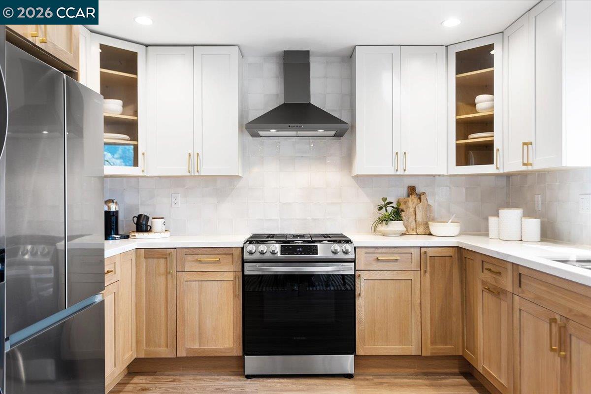 Detail Gallery Image 17 of 48 For 5924 Balboa Dr, Oakland,  CA 94611 - 2 Beds | 2 Baths