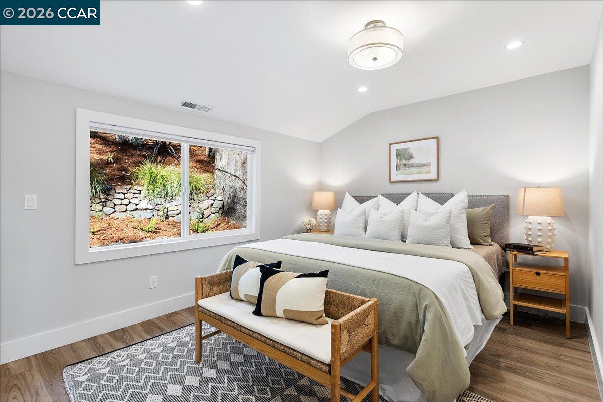 Detail Gallery Image 21 of 48 For 5924 Balboa Dr, Oakland,  CA 94611 - 2 Beds | 2 Baths