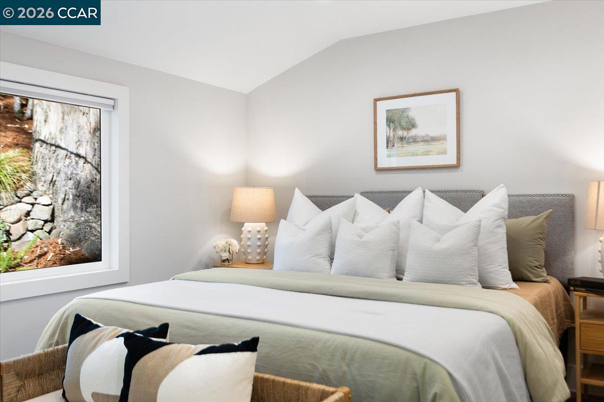 Detail Gallery Image 22 of 48 For 5924 Balboa Dr, Oakland,  CA 94611 - 2 Beds | 2 Baths