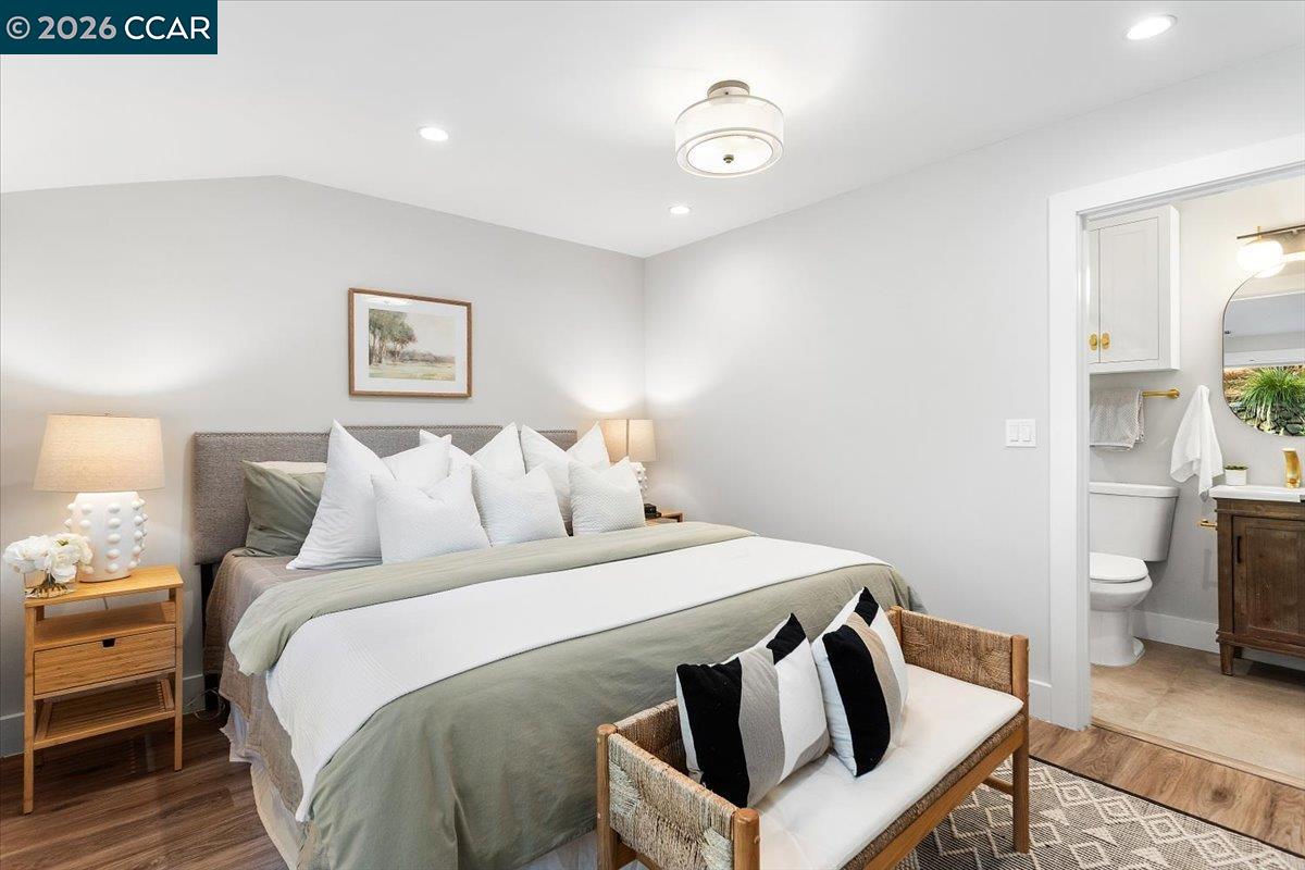 Detail Gallery Image 24 of 48 For 5924 Balboa Dr, Oakland,  CA 94611 - 2 Beds | 2 Baths