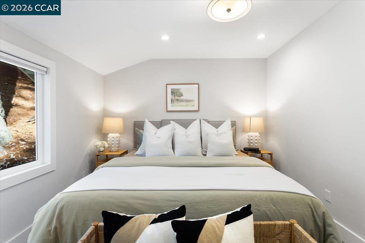 Detail Gallery Image 24 of 48 For 5924 Balboa Dr, Oakland,  CA 94611 - 2 Beds | 2 Baths