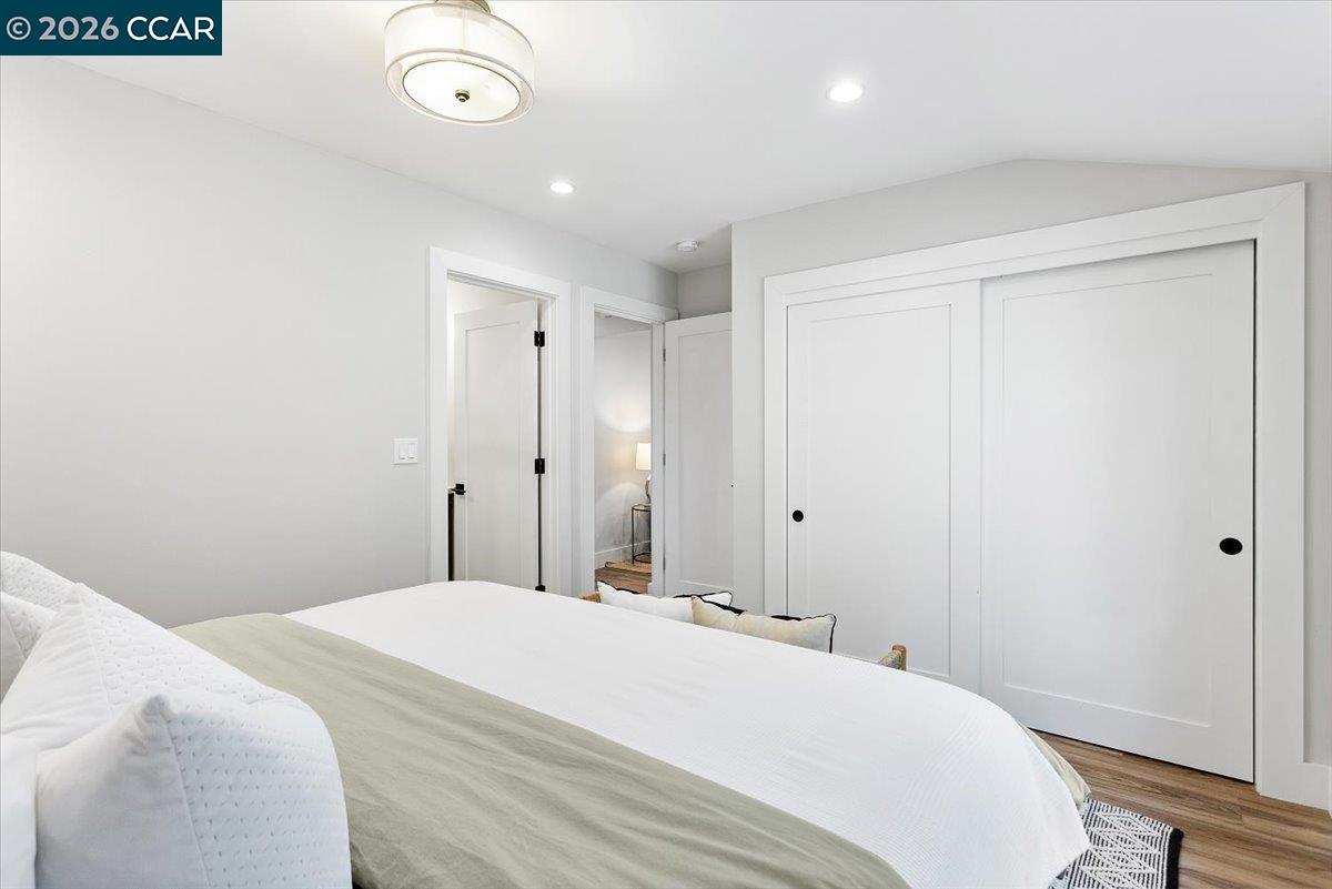 Detail Gallery Image 25 of 48 For 5924 Balboa Dr, Oakland,  CA 94611 - 2 Beds | 2 Baths