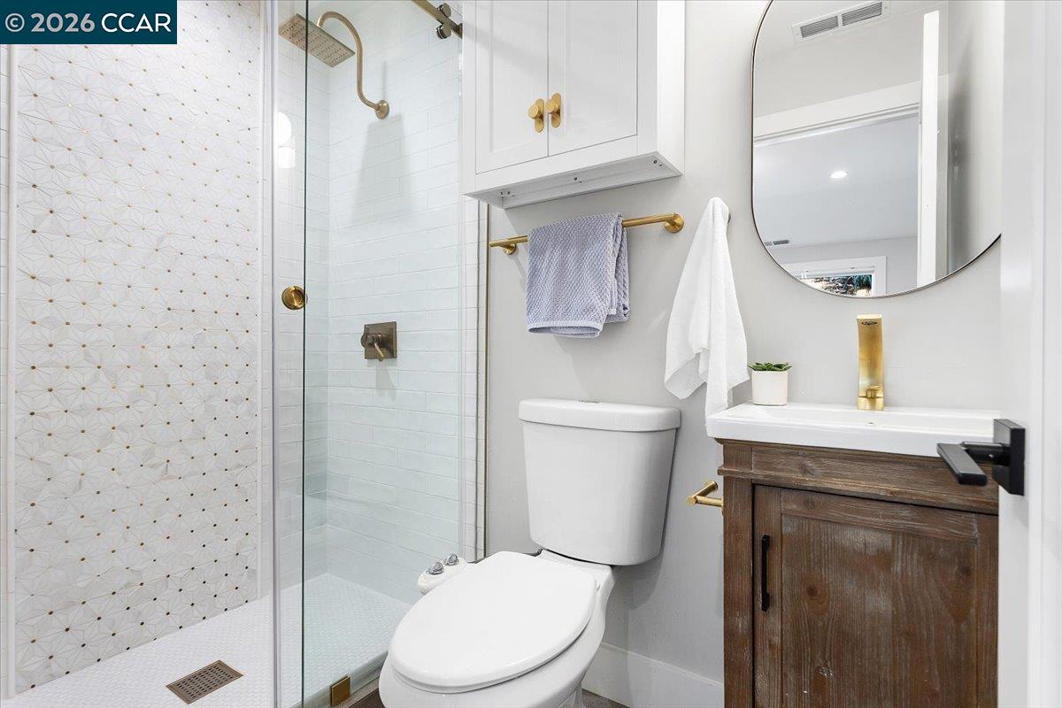 Detail Gallery Image 27 of 48 For 5924 Balboa Dr, Oakland,  CA 94611 - 2 Beds | 2 Baths