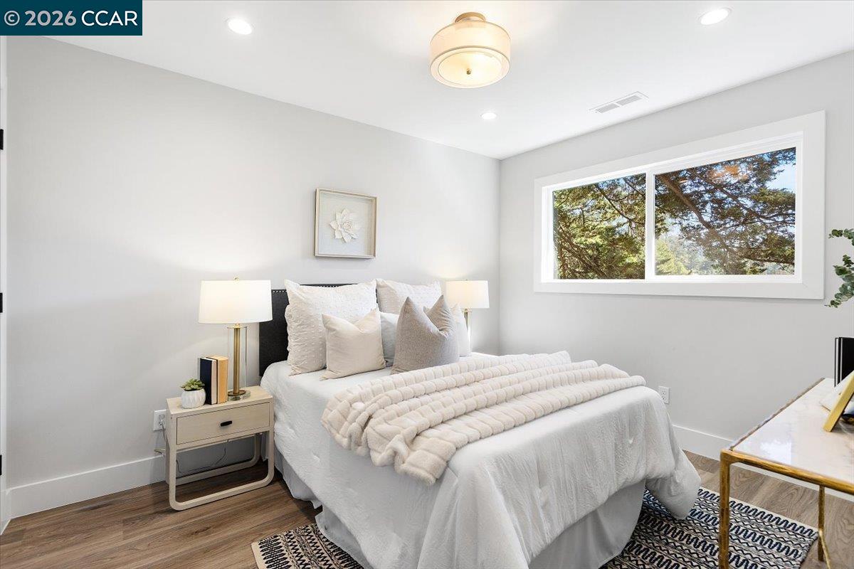 Detail Gallery Image 27 of 48 For 5924 Balboa Dr, Oakland,  CA 94611 - 2 Beds | 2 Baths