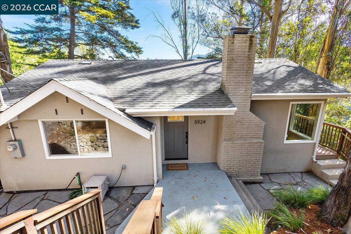 Detail Gallery Image 4 of 48 For 5924 Balboa Dr, Oakland,  CA 94611 - 2 Beds | 2 Baths