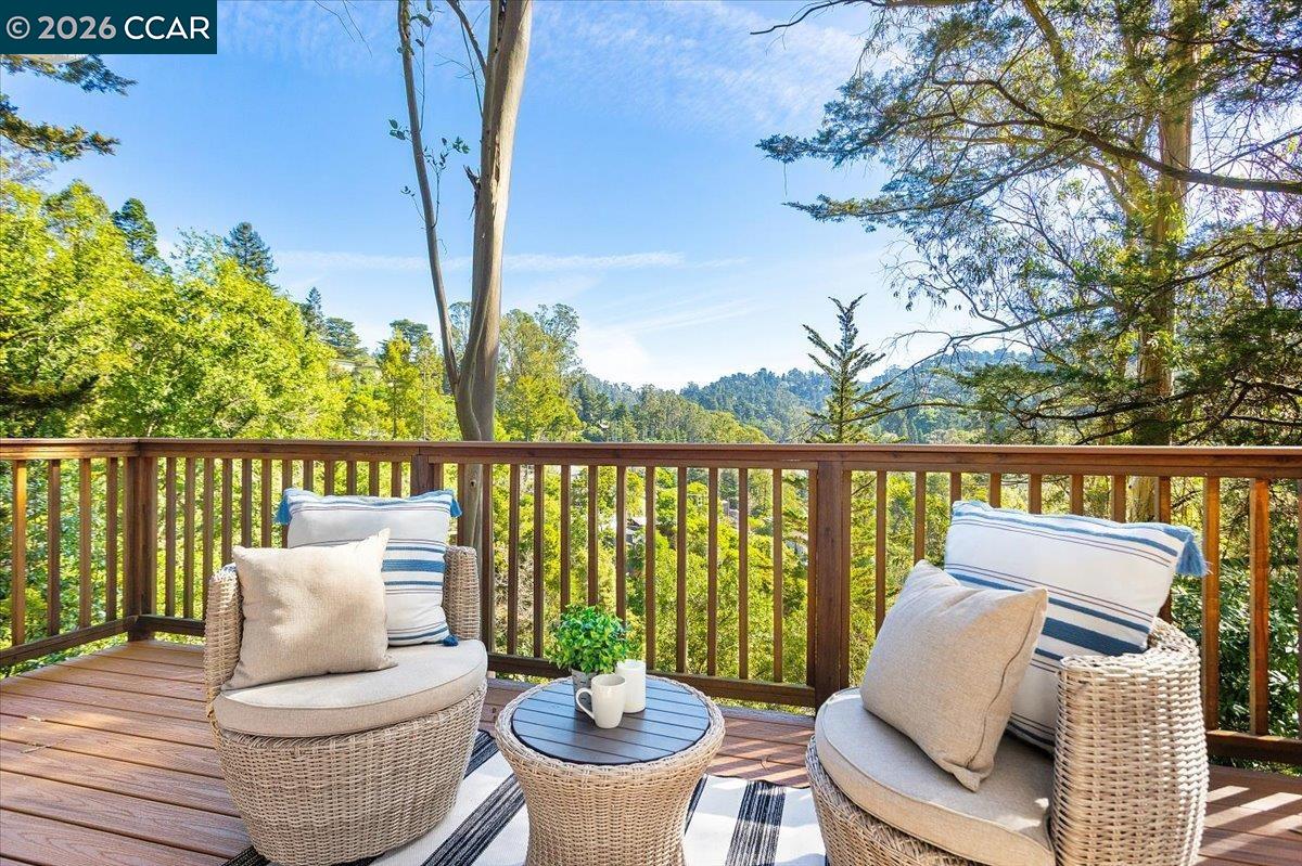 Detail Gallery Image 32 of 48 For 5924 Balboa Dr, Oakland,  CA 94611 - 2 Beds | 2 Baths